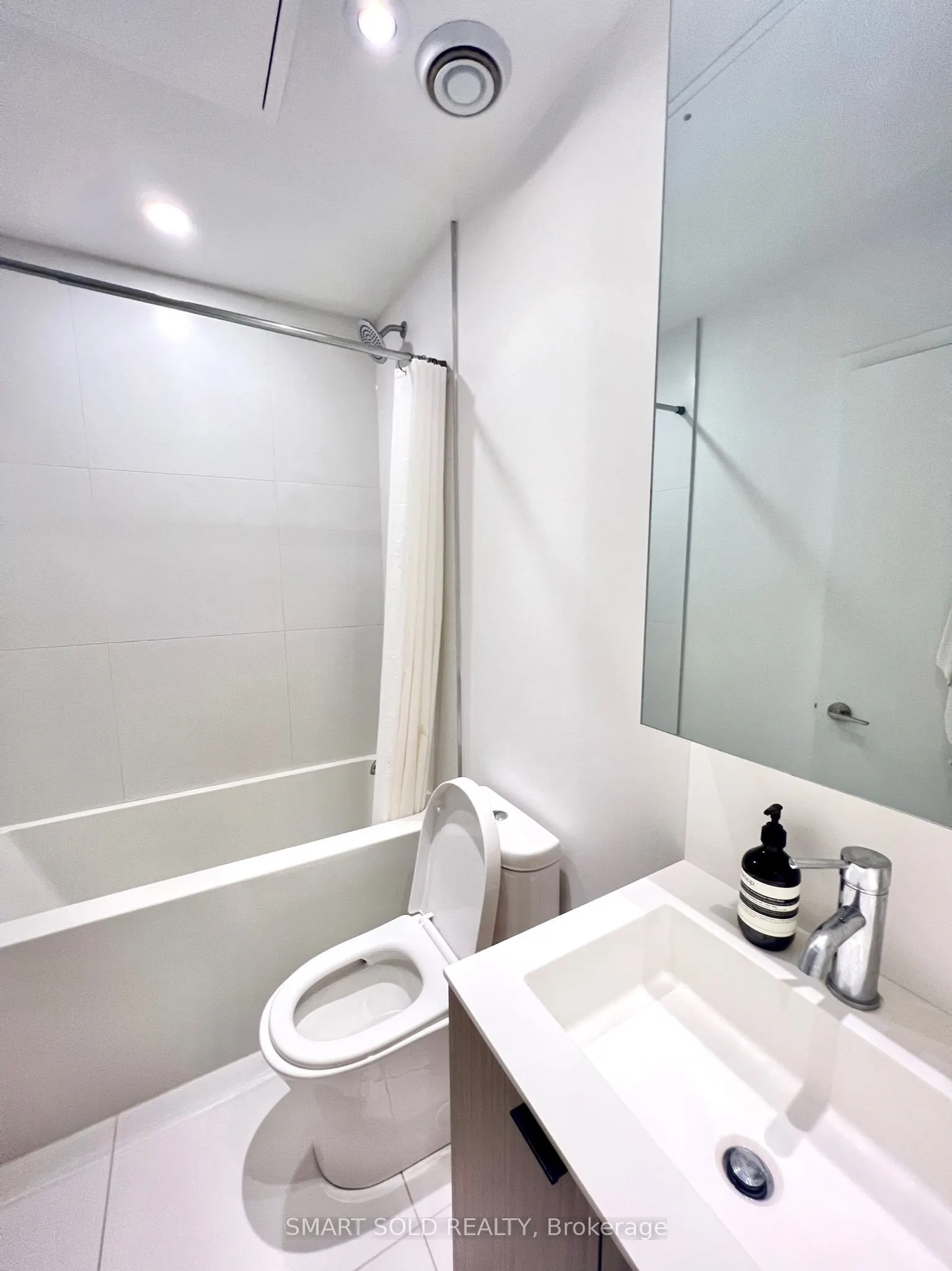20 Edward Street, #411
