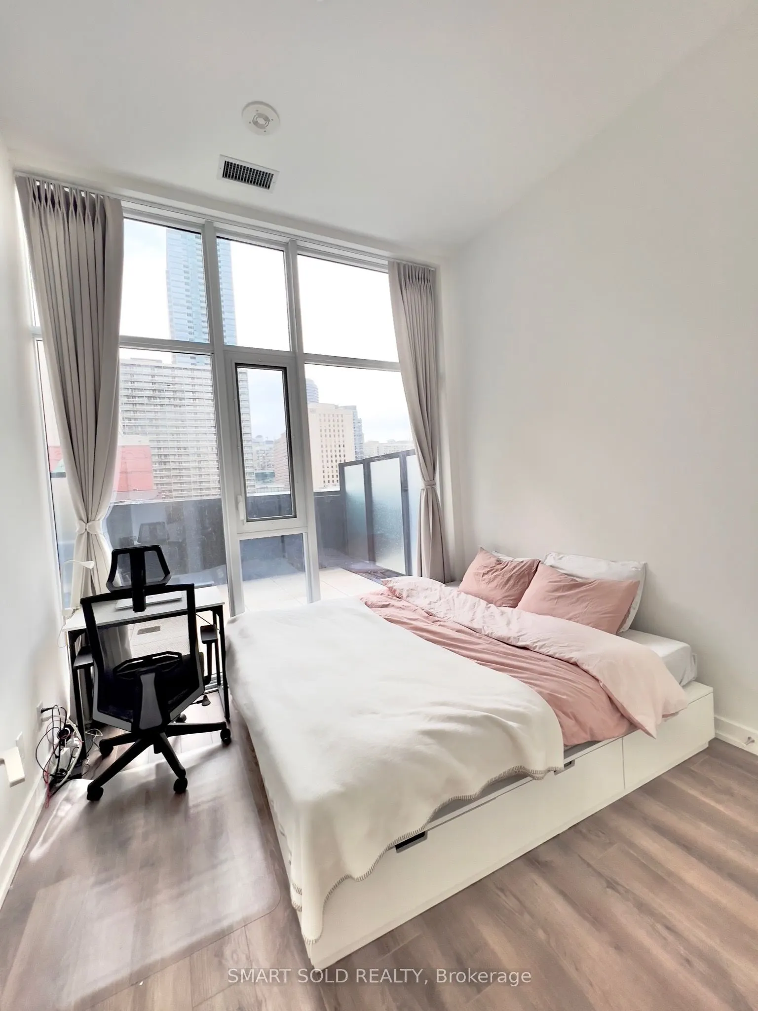 20 Edward Street, #411