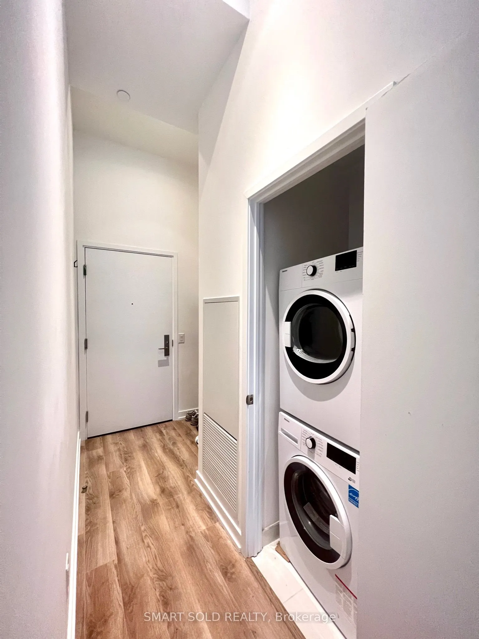 20 Edward Street, #411