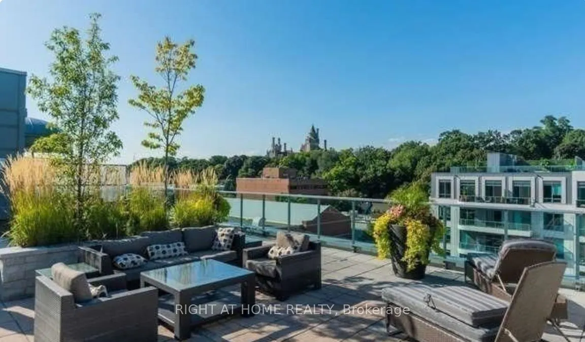 380 macpherson Avenue E, #210