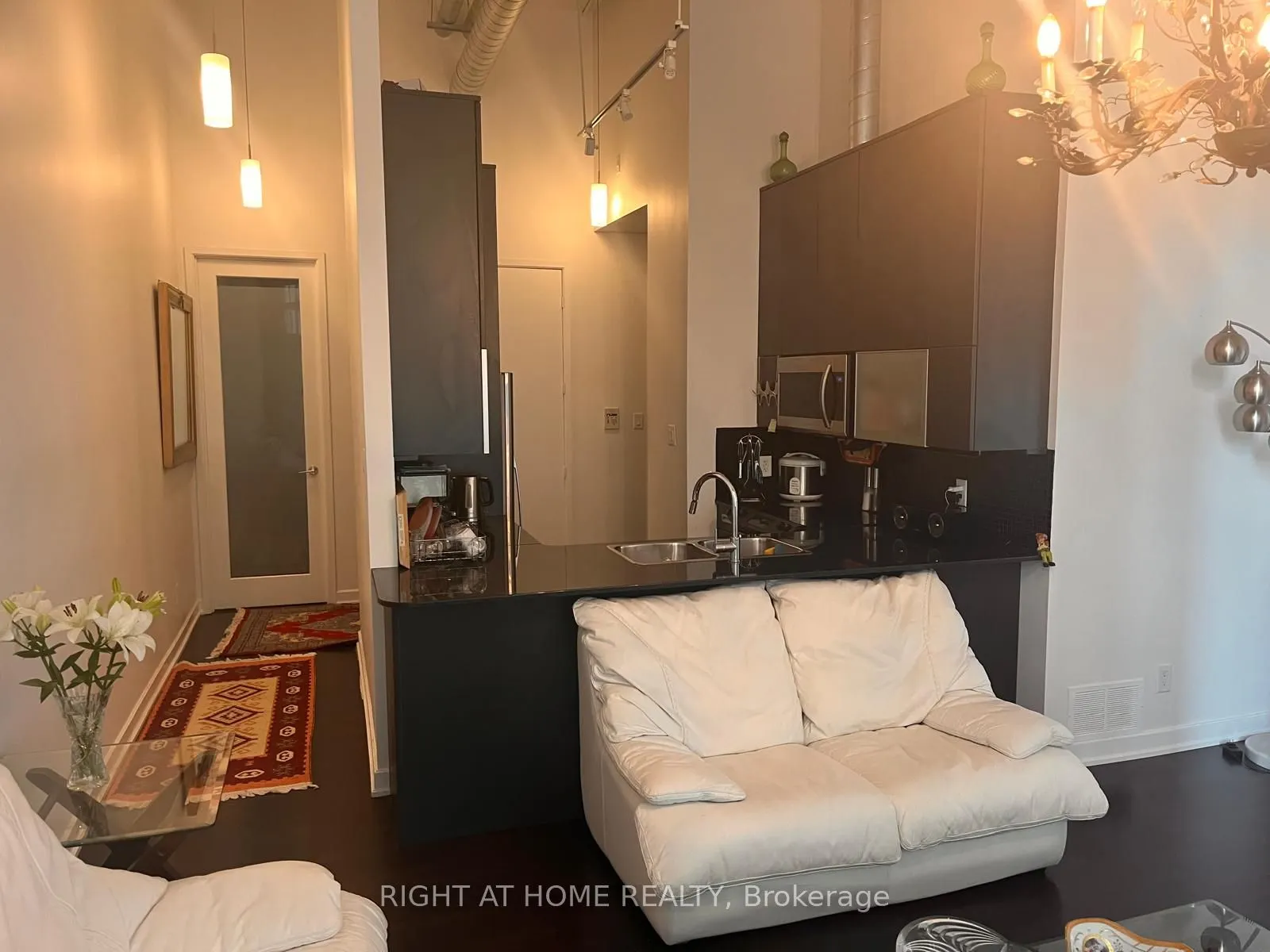 380 macpherson Avenue E, #210