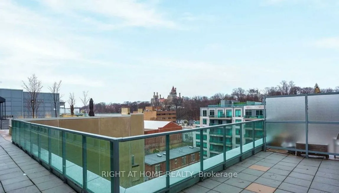 380 macpherson Avenue E, #210