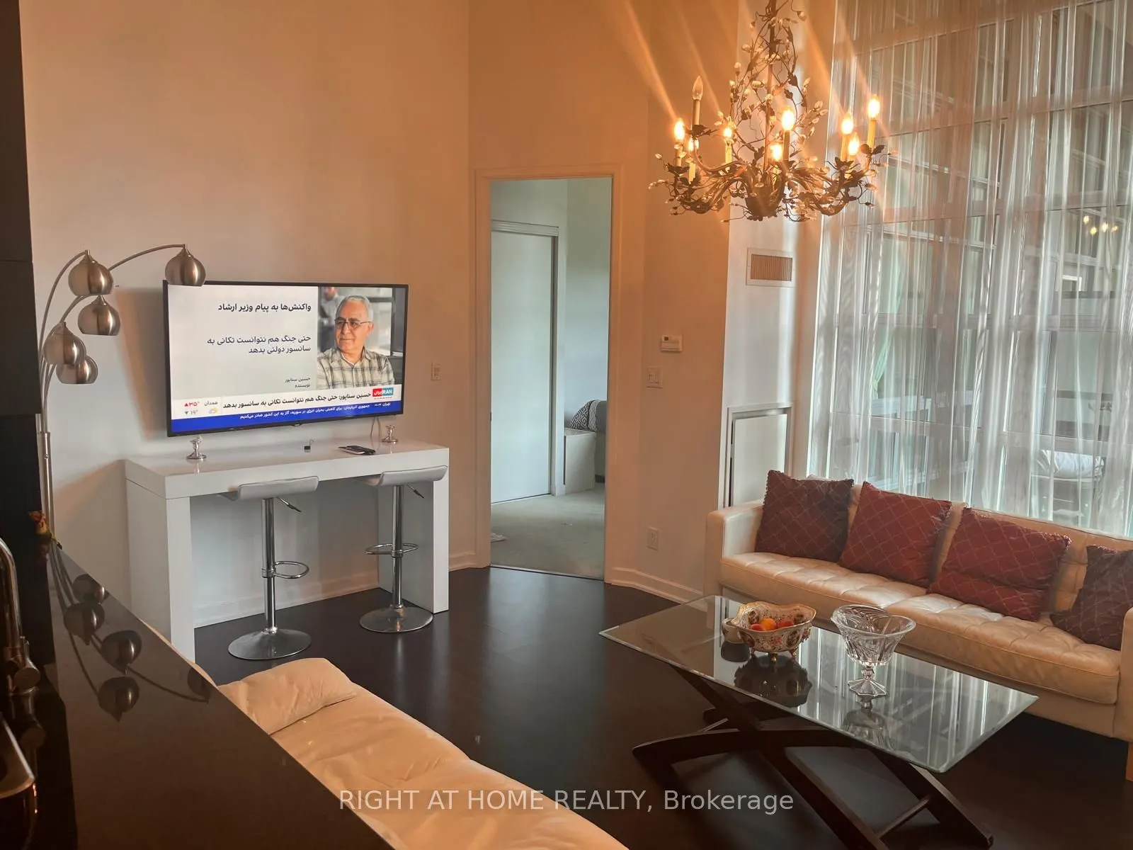 380 macpherson Avenue E, #210