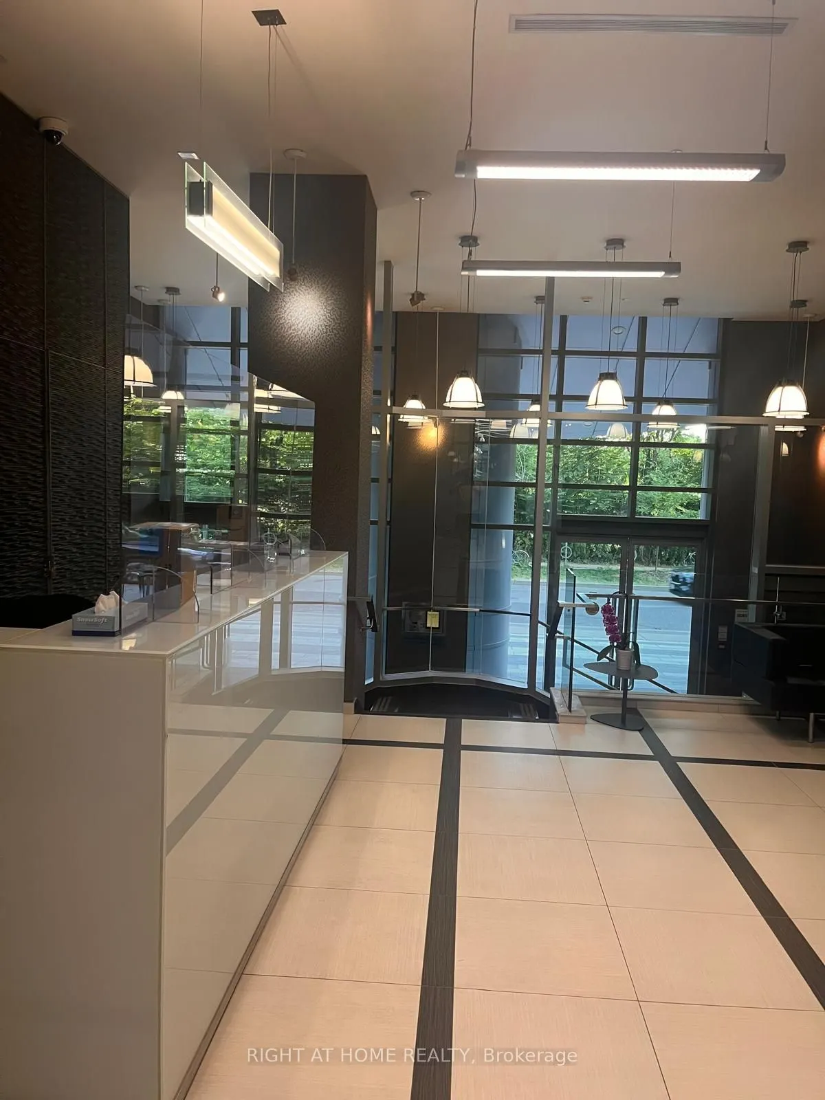 380 macpherson Avenue E, #210