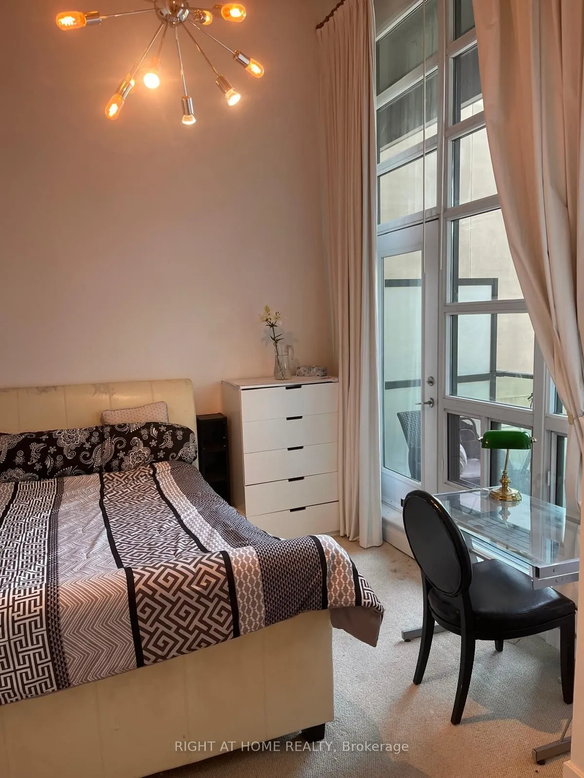 380 macpherson Avenue E, #210