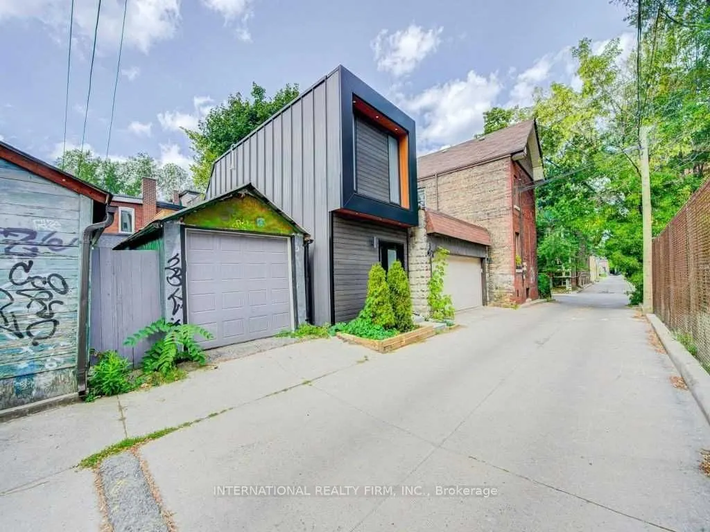 717 Palmerston Avenue