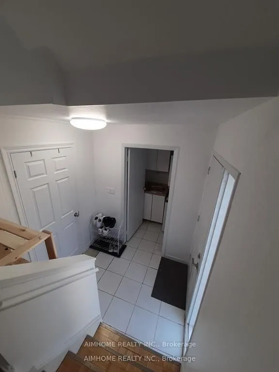 26 Courville Coachway, #Room4