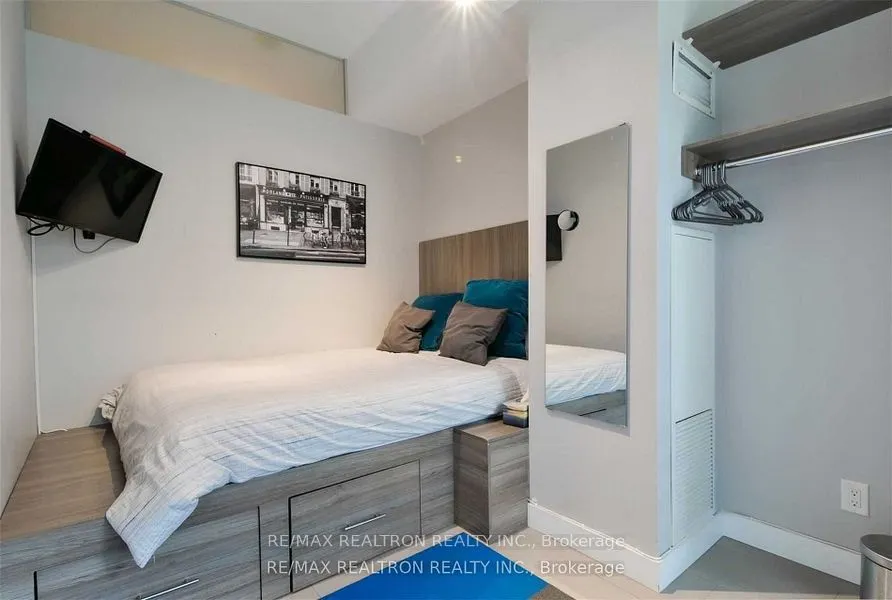 8 Charlotte Street, #214