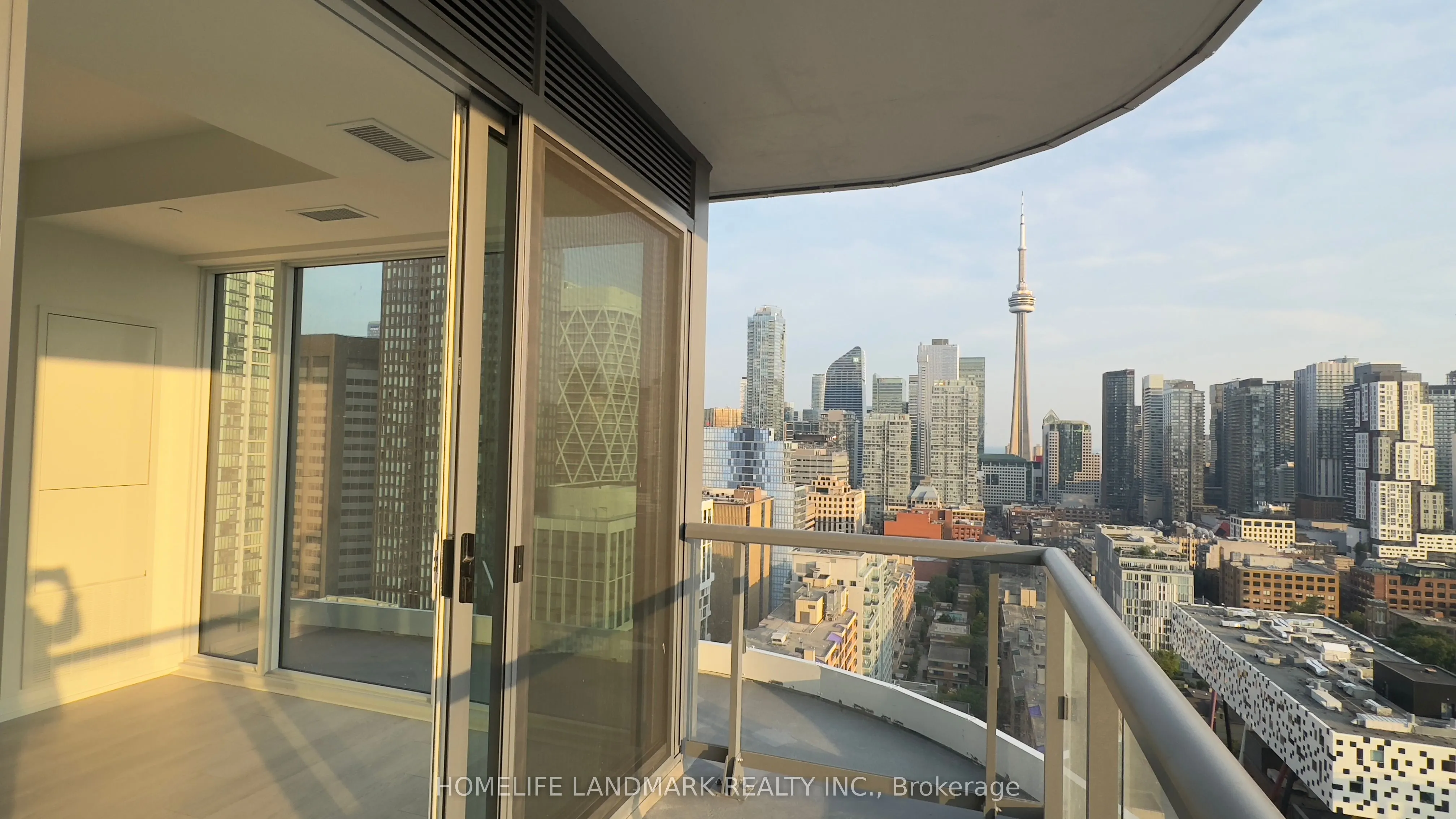 2410 280 dundas Street W, #2410