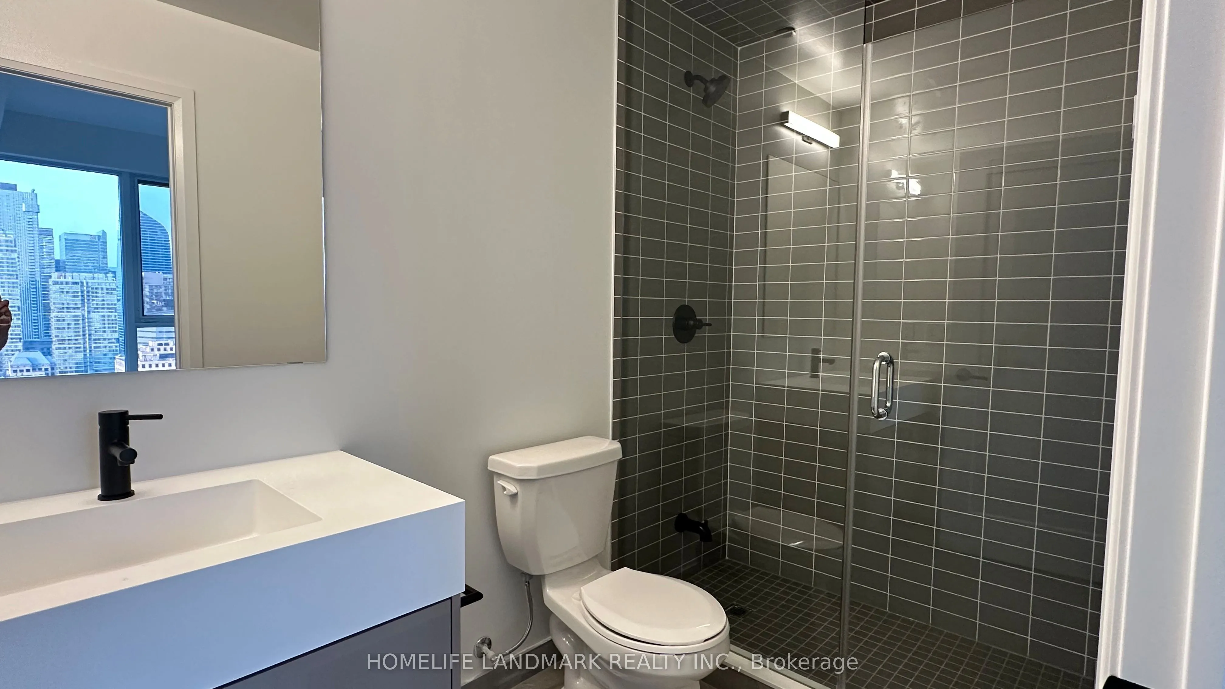 2410 280 dundas Street W, #2410