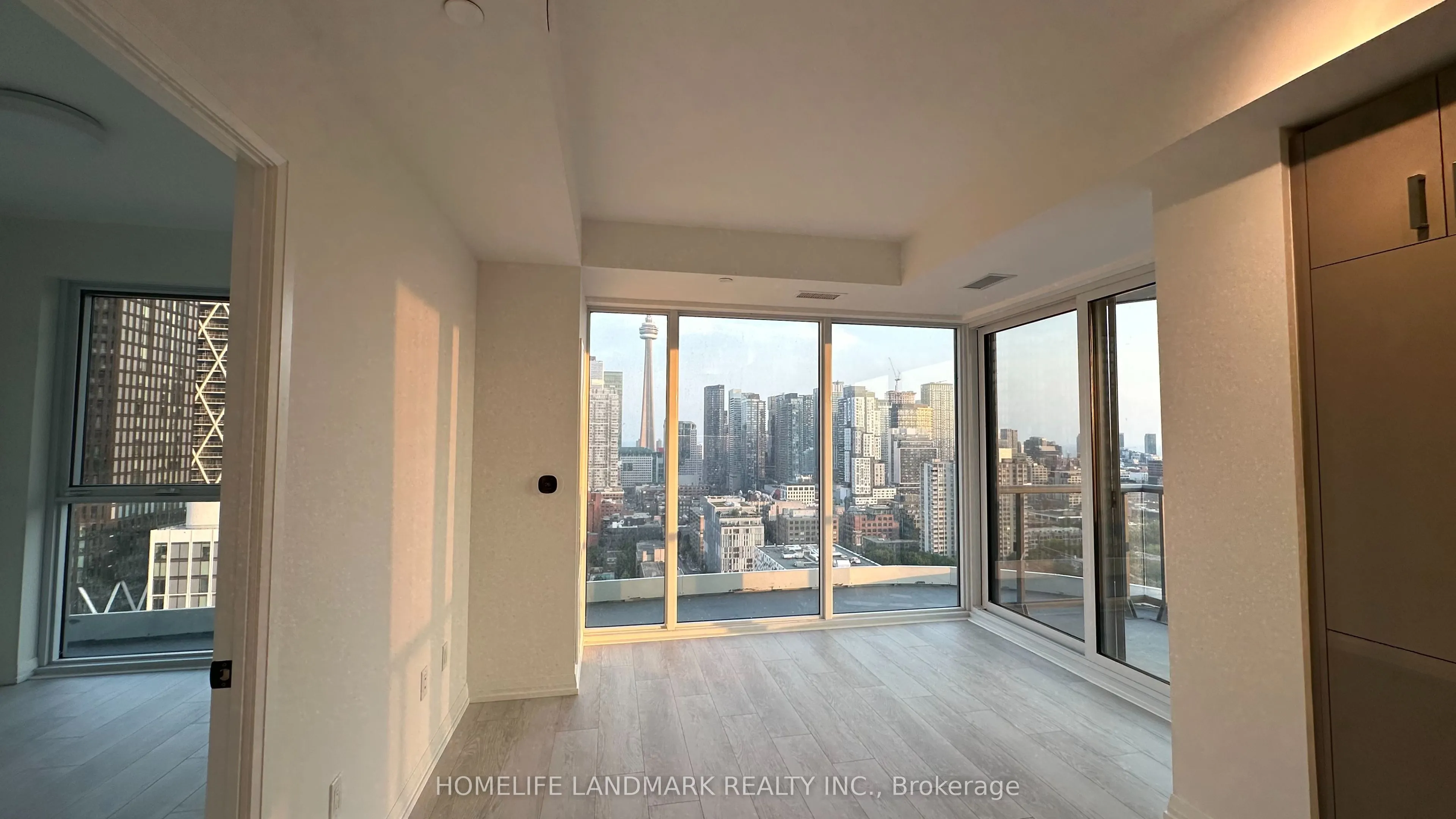2410 280 dundas Street W, #2410