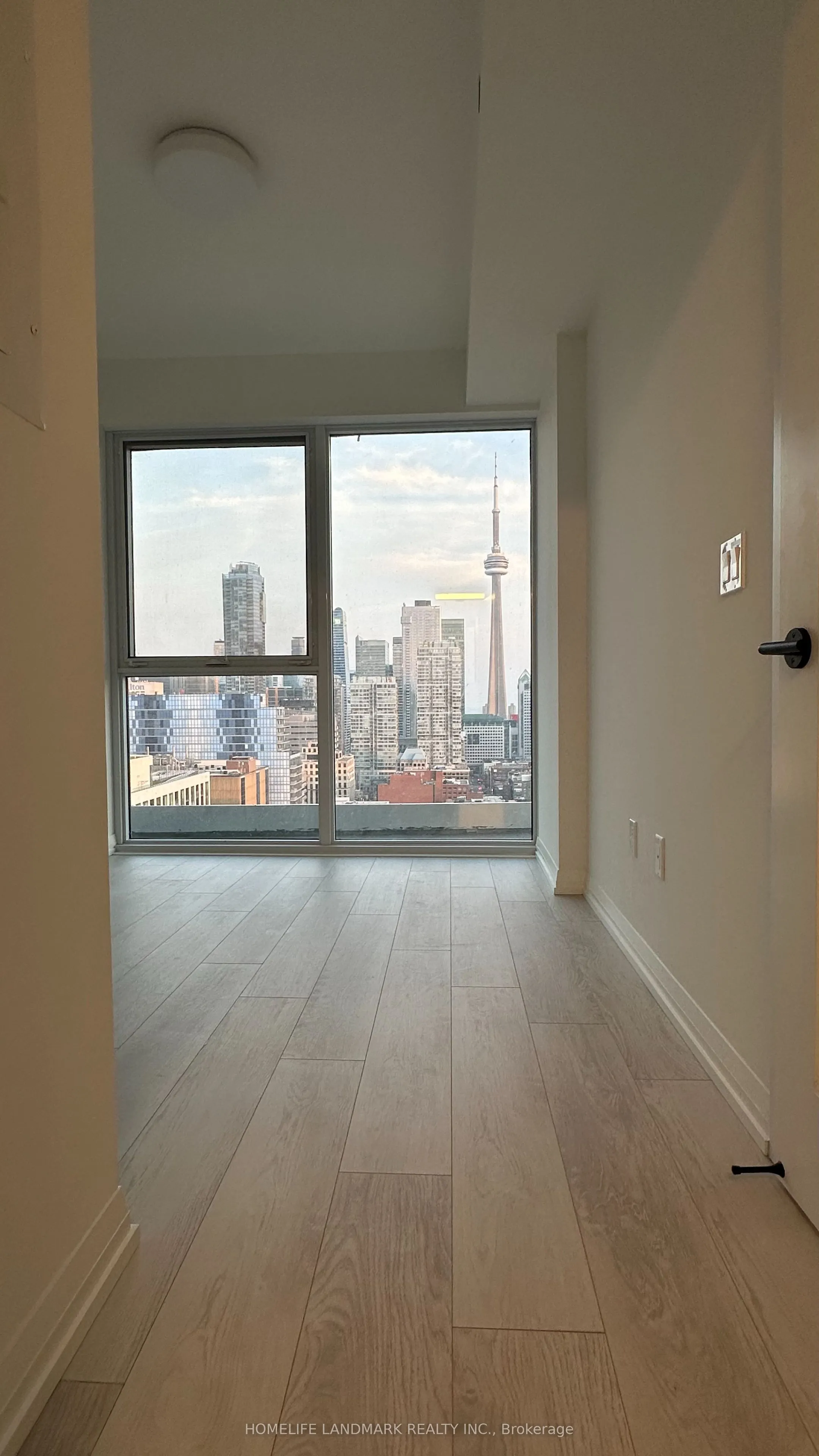 2410 280 dundas Street W, #2410