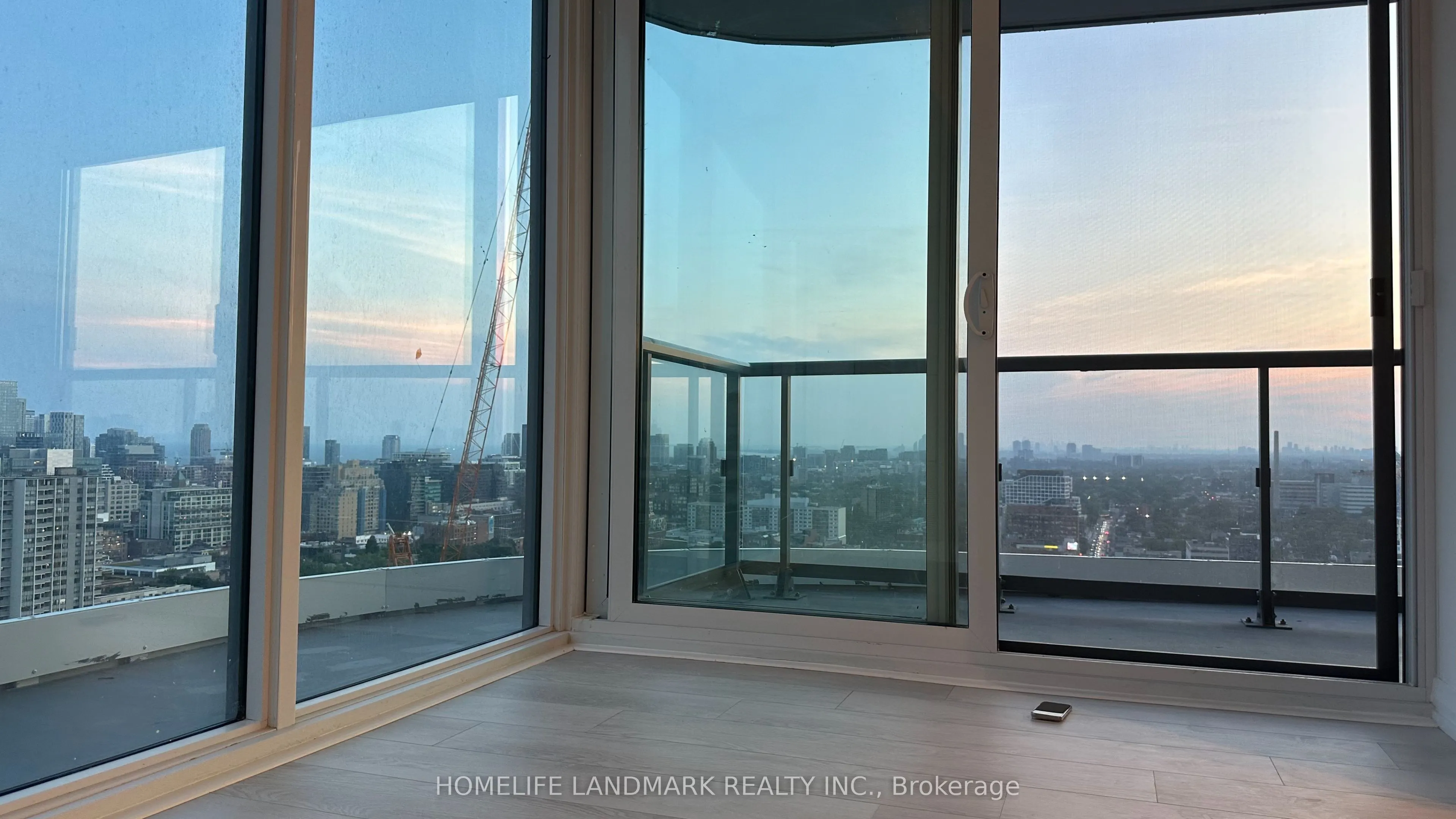 2410 280 dundas Street W, #2410
