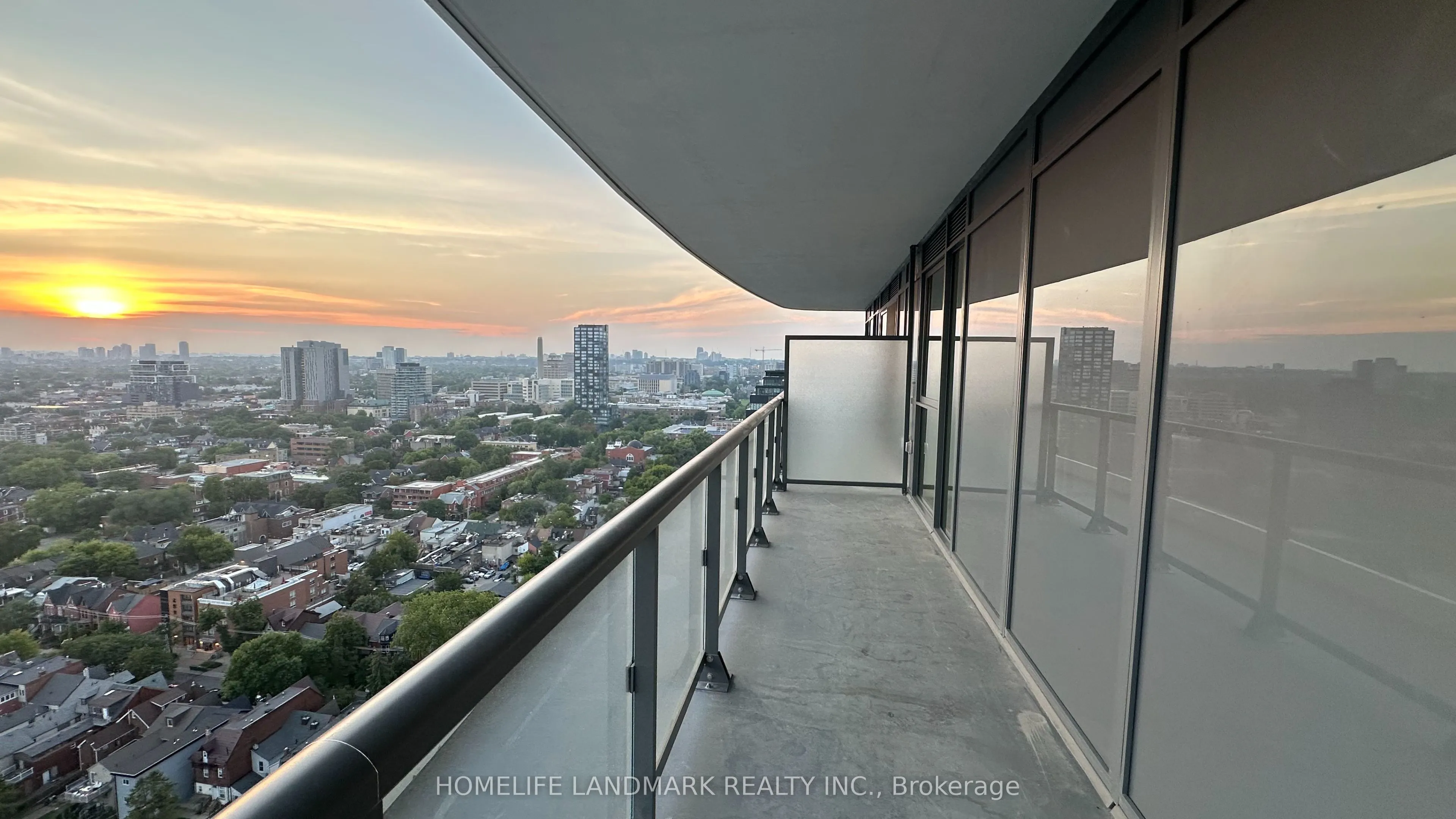 2410 280 dundas Street W, #2410