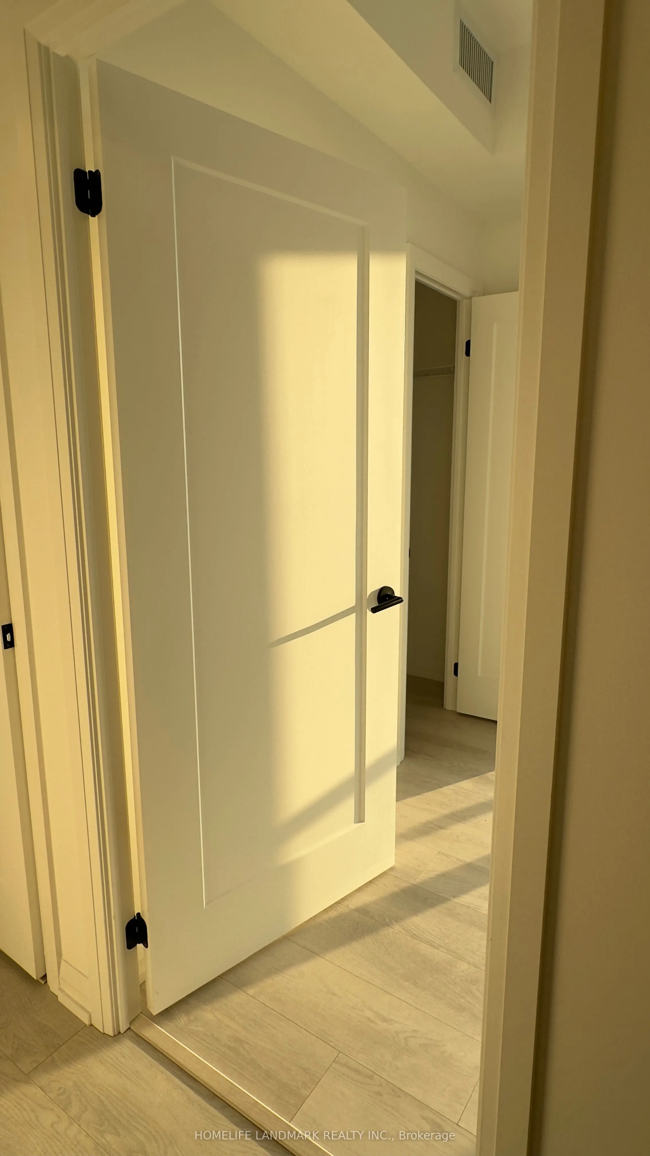 2410 280 dundas Street W, #2410