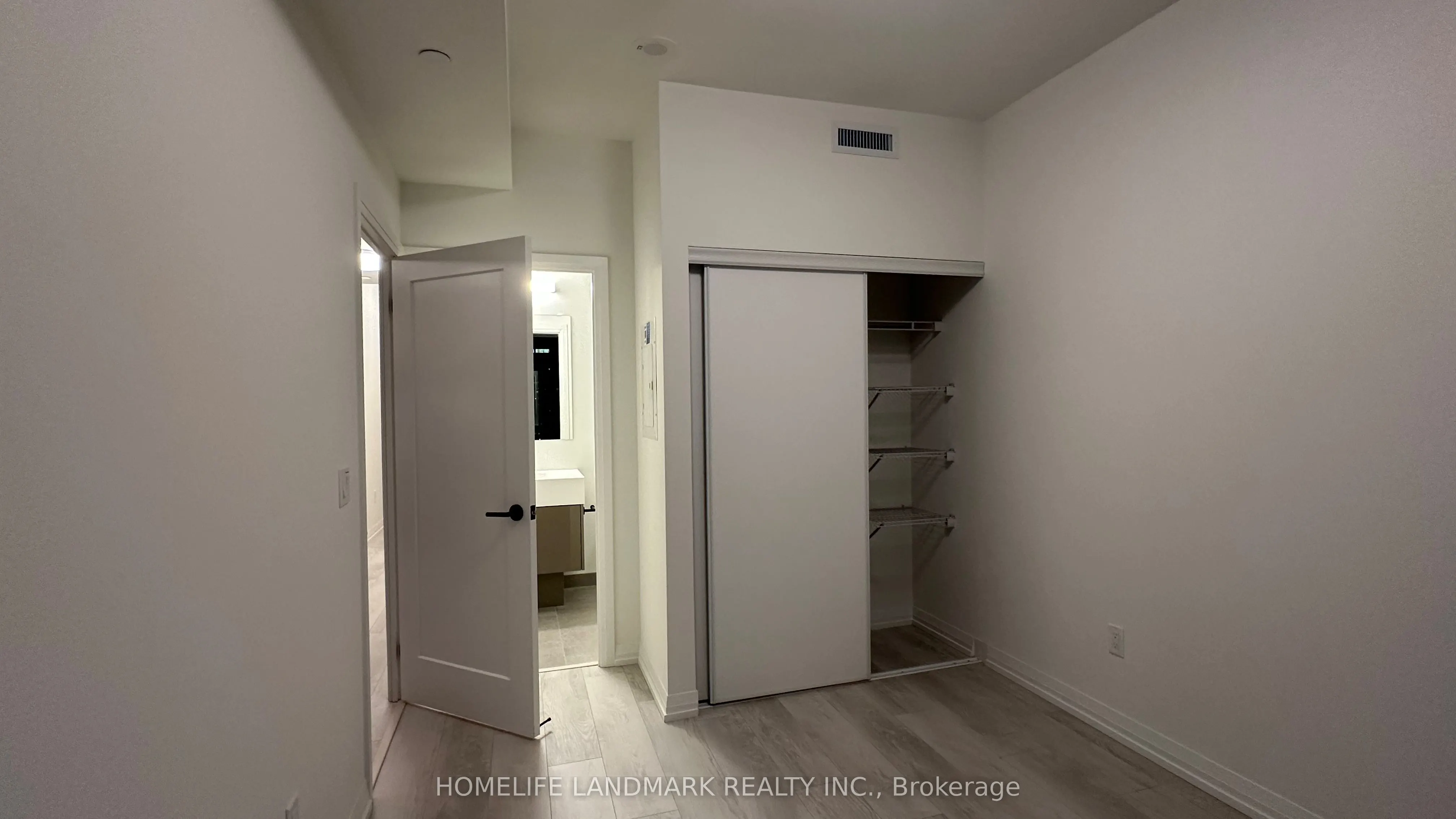 2410 280 dundas Street W, #2410