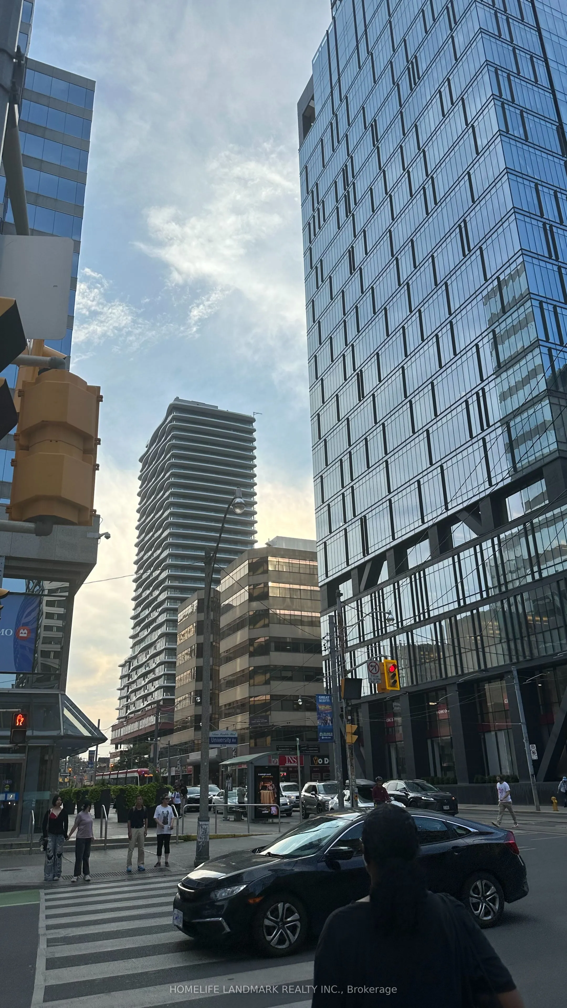2410 280 dundas Street W, #2410