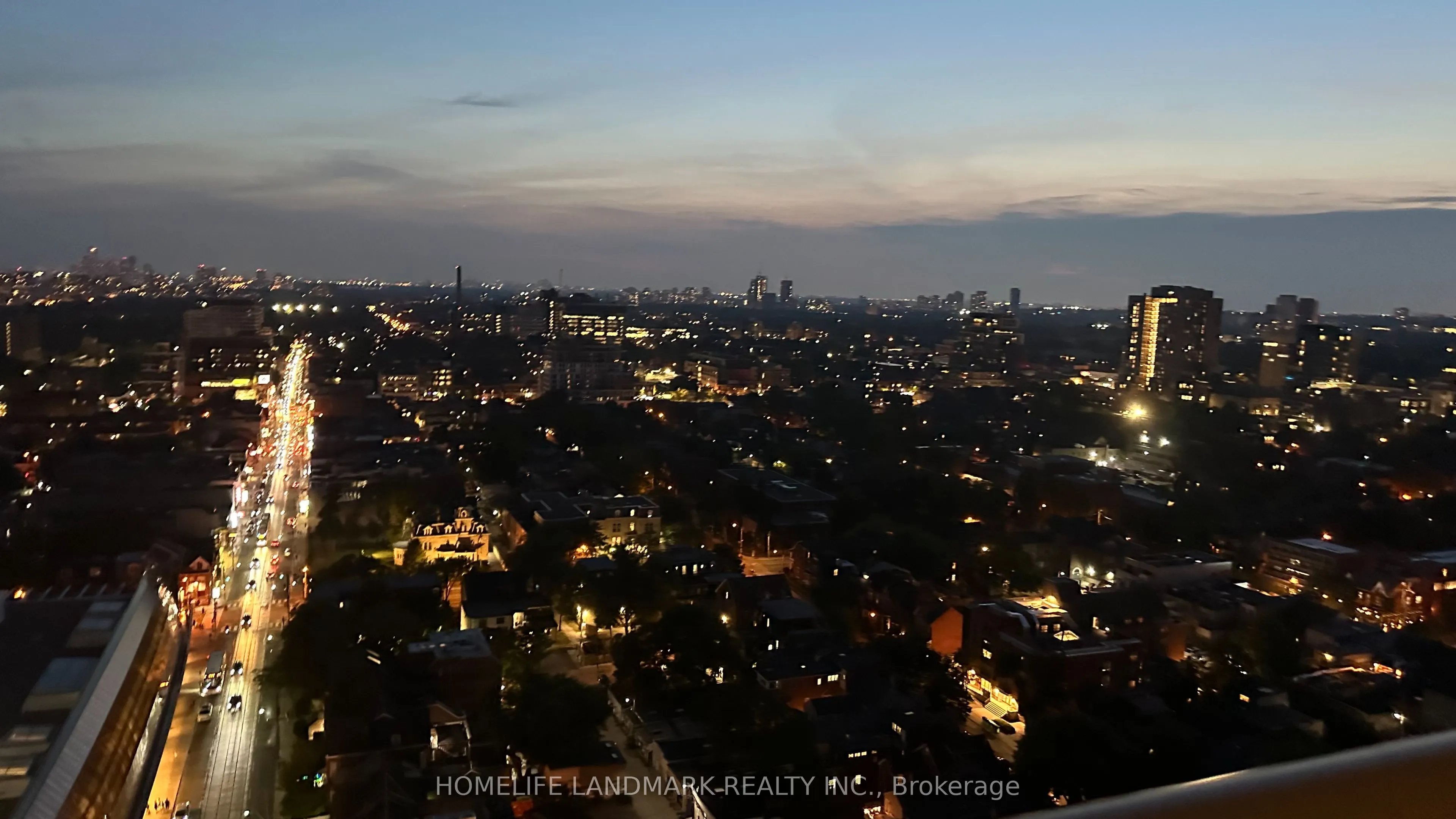 2410 280 dundas Street W, #2410