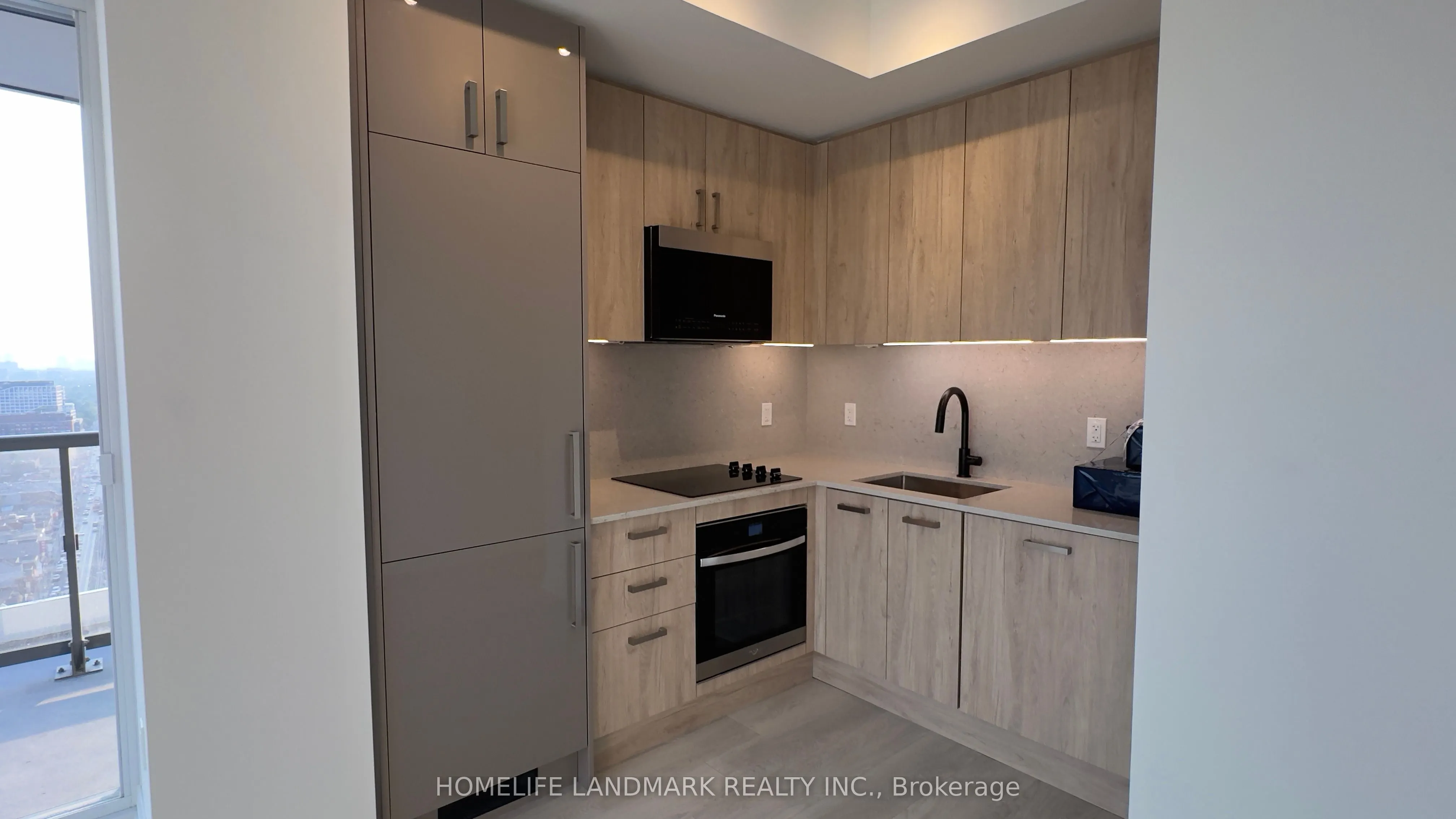 2410 280 dundas Street W, #2410