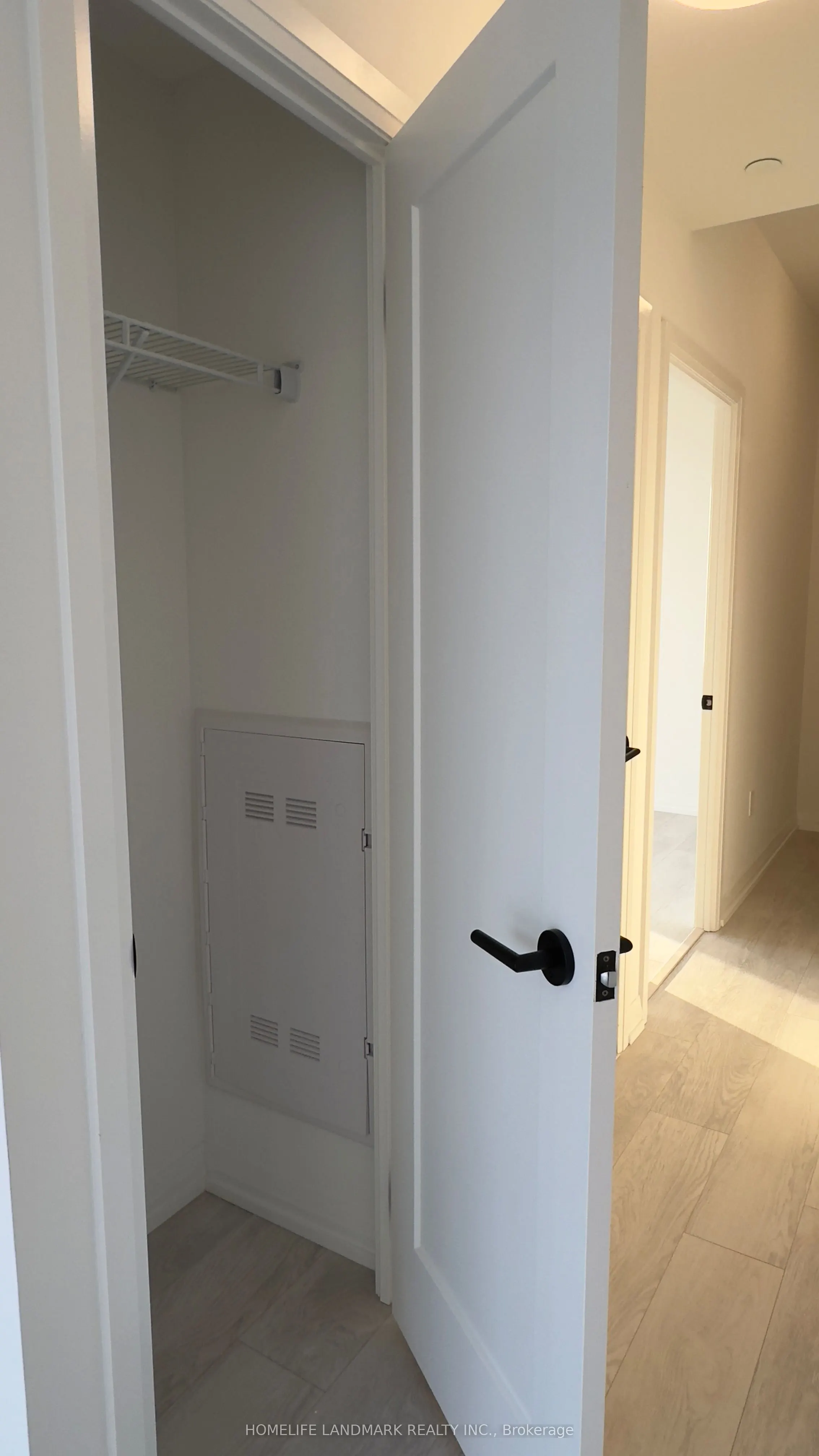 2410 280 dundas Street W, #2410