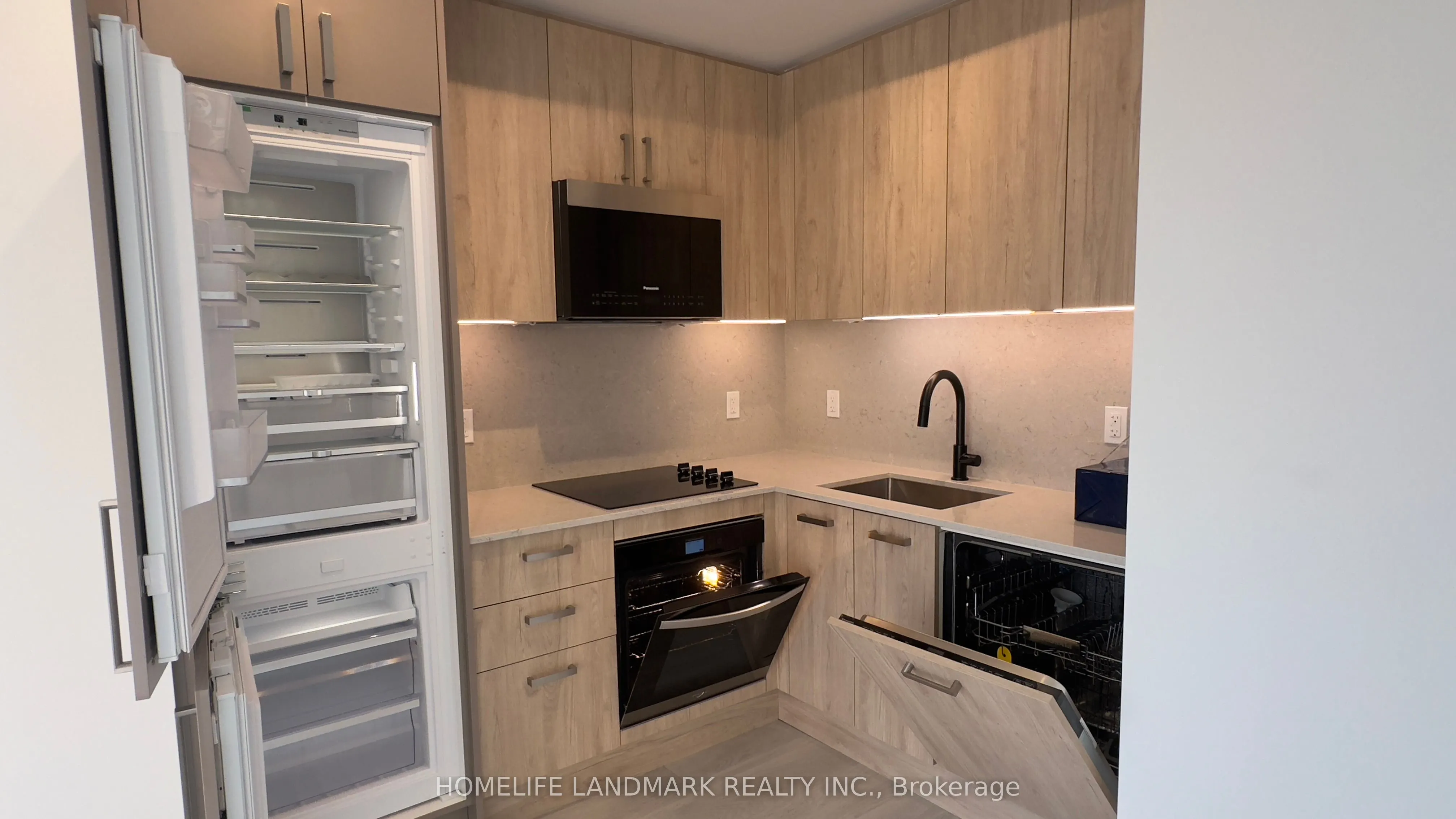 2410 280 dundas Street W, #2410