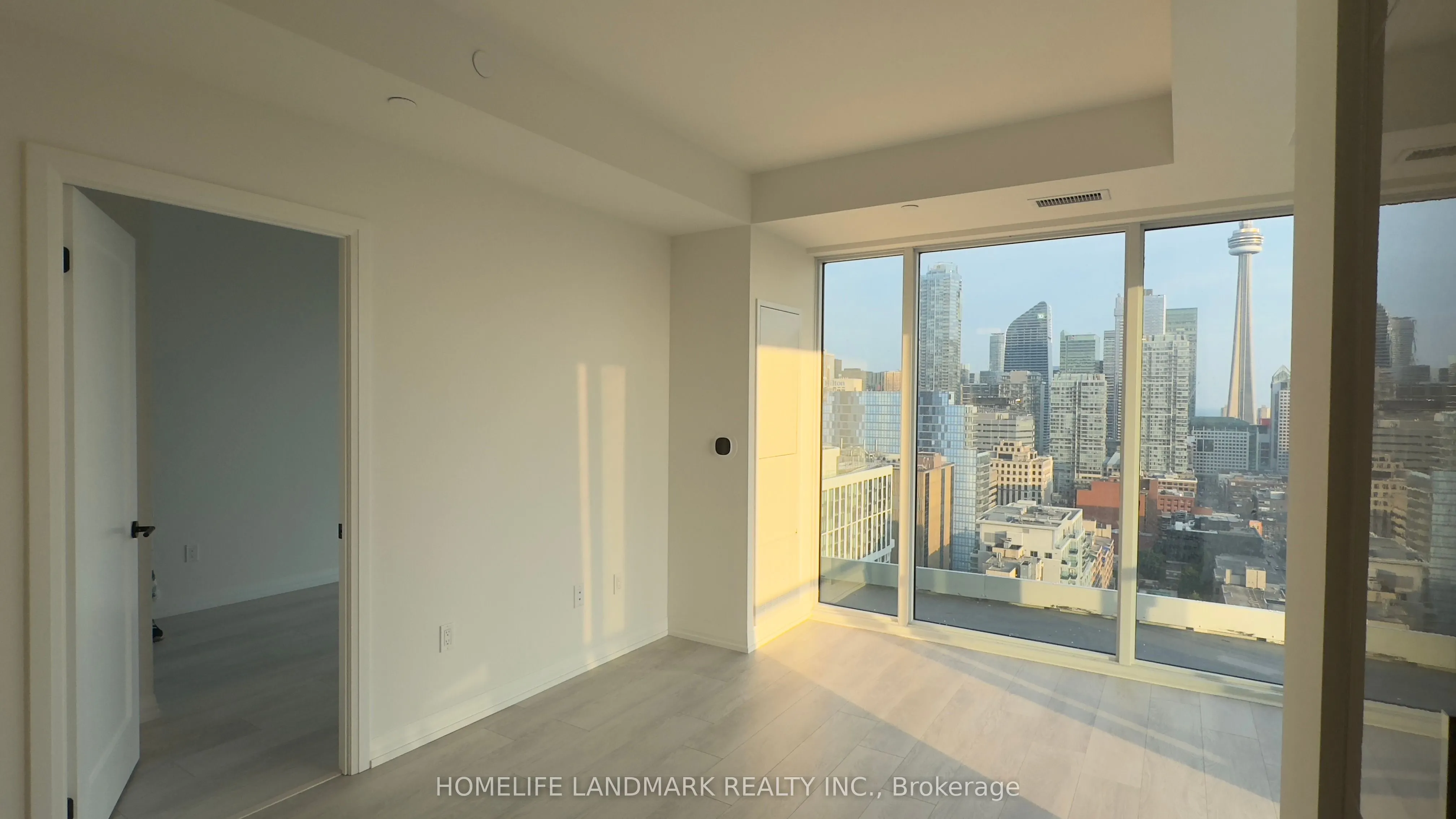 2410 280 dundas Street W, #2410