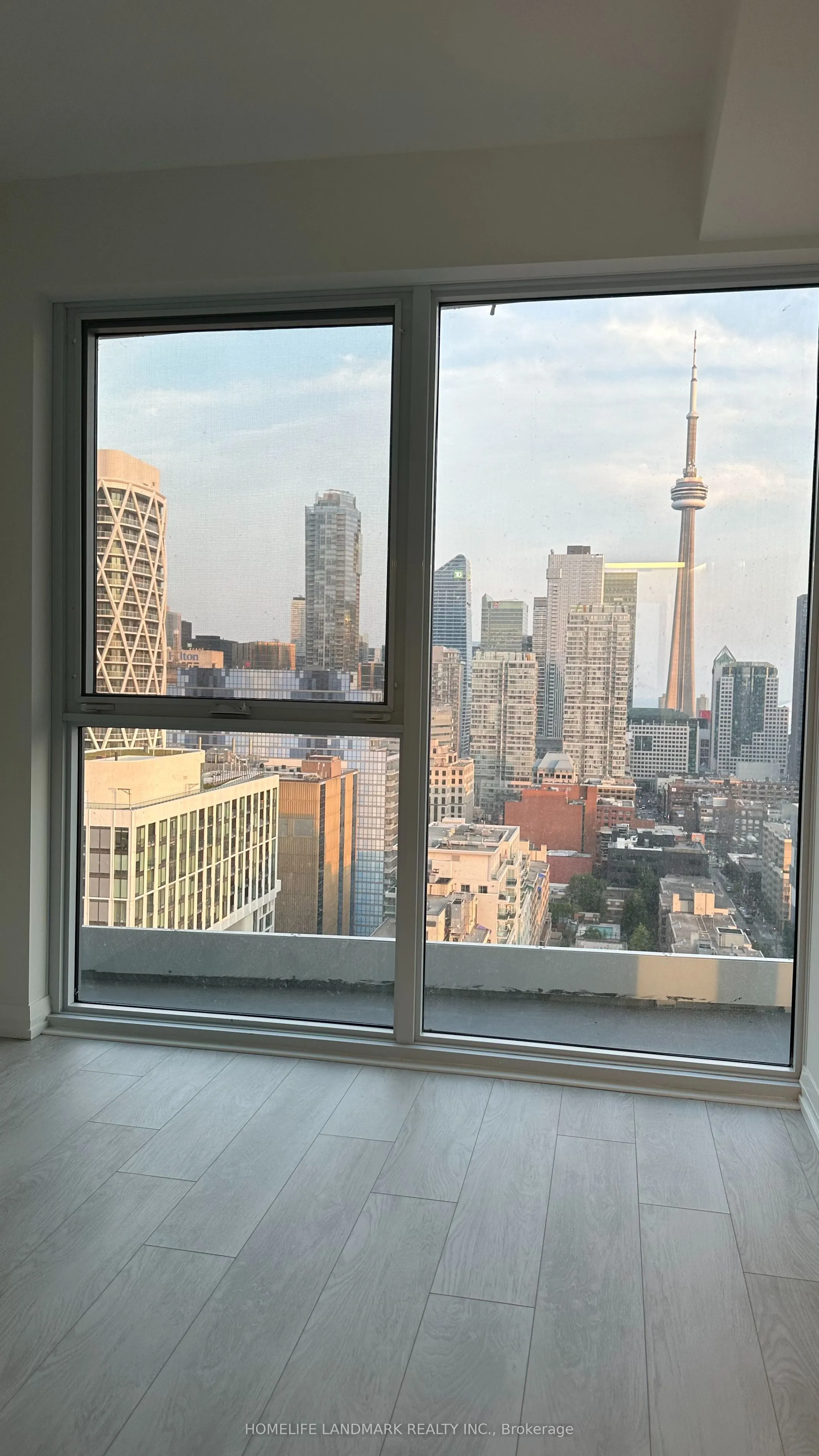 2410 280 dundas Street W, #2410