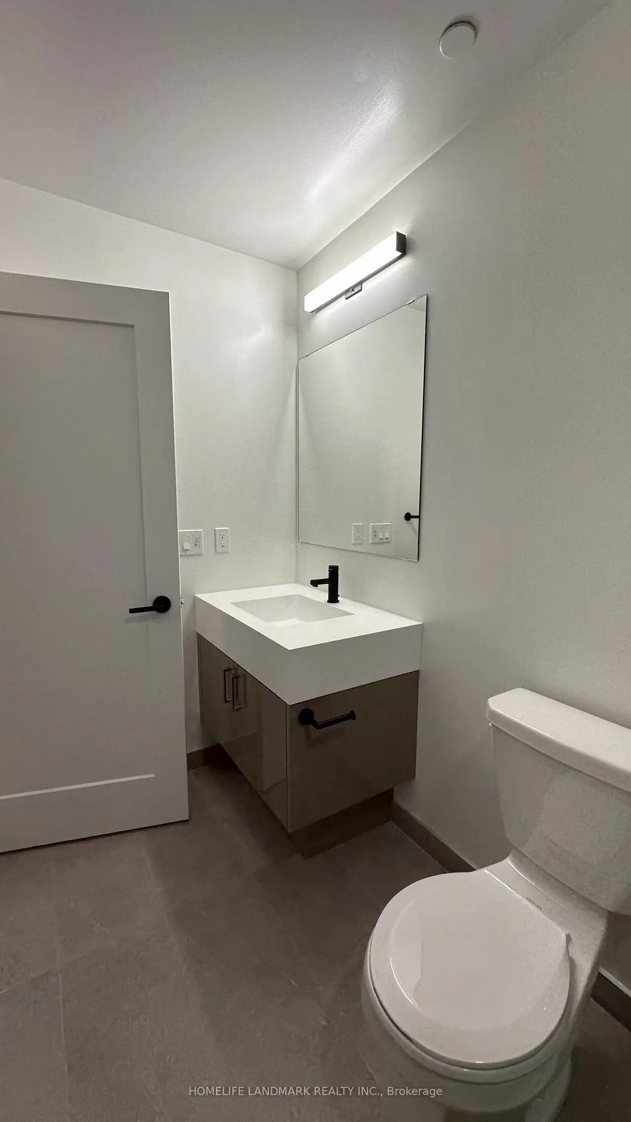 2410 280 dundas Street W, #2410