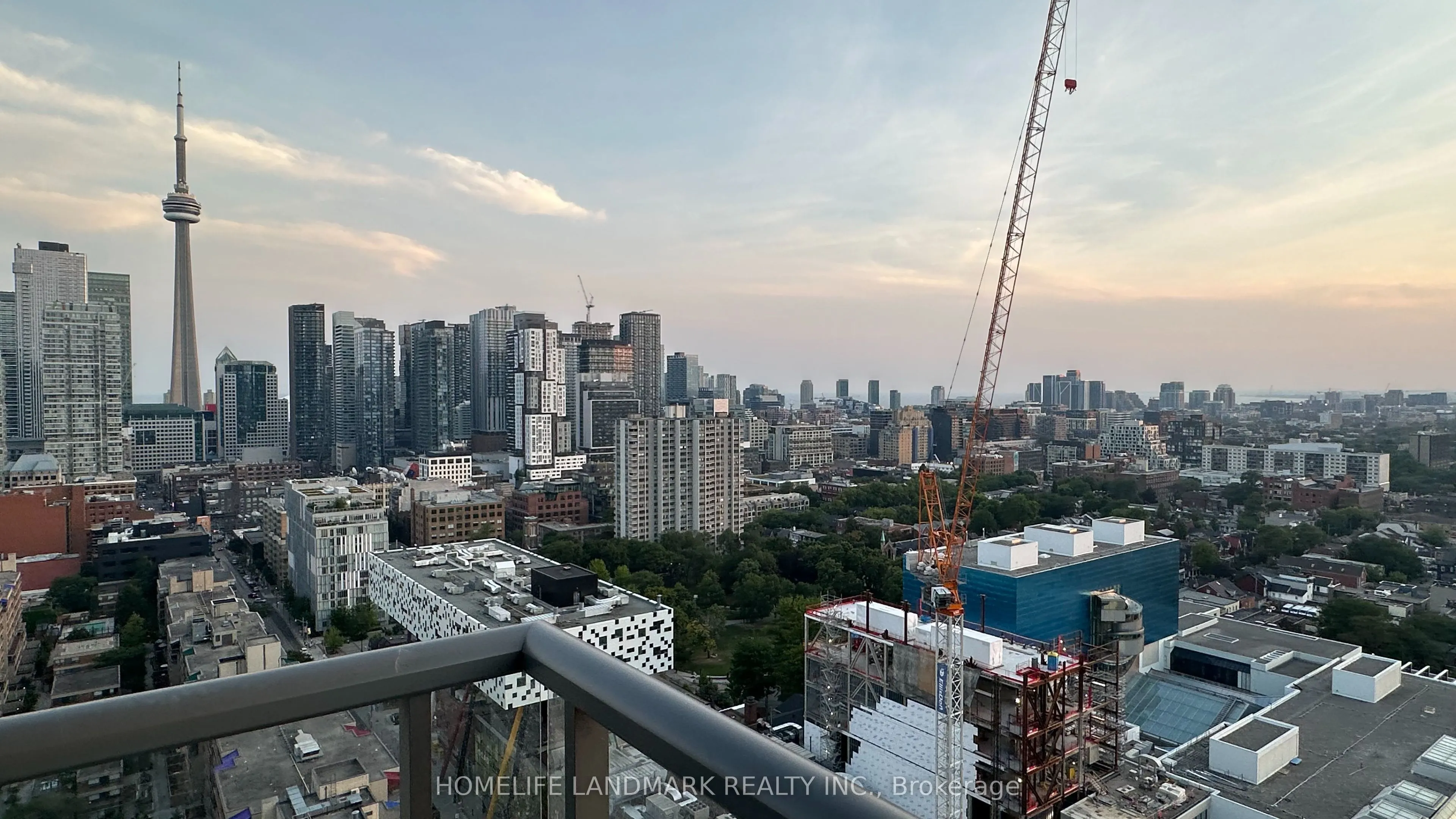 2410 280 dundas Street W, #2410