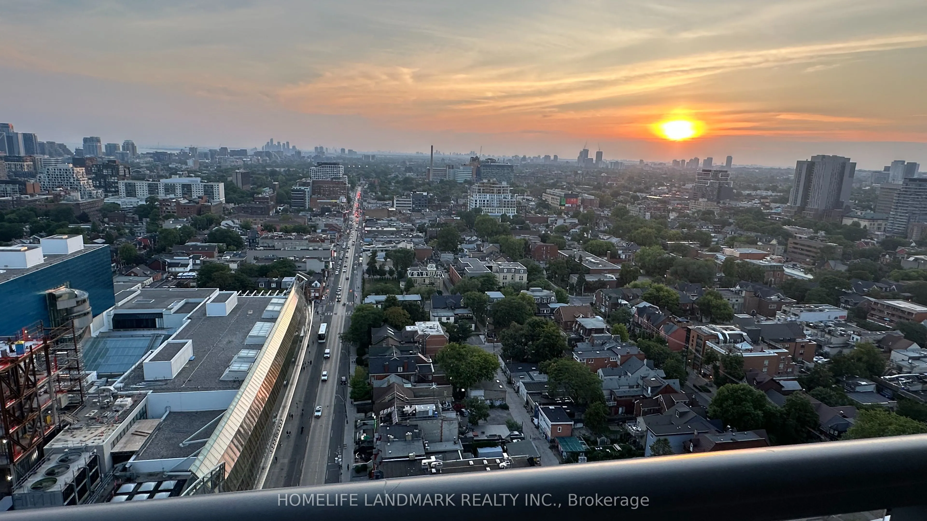 2410 280 dundas Street W, #2410