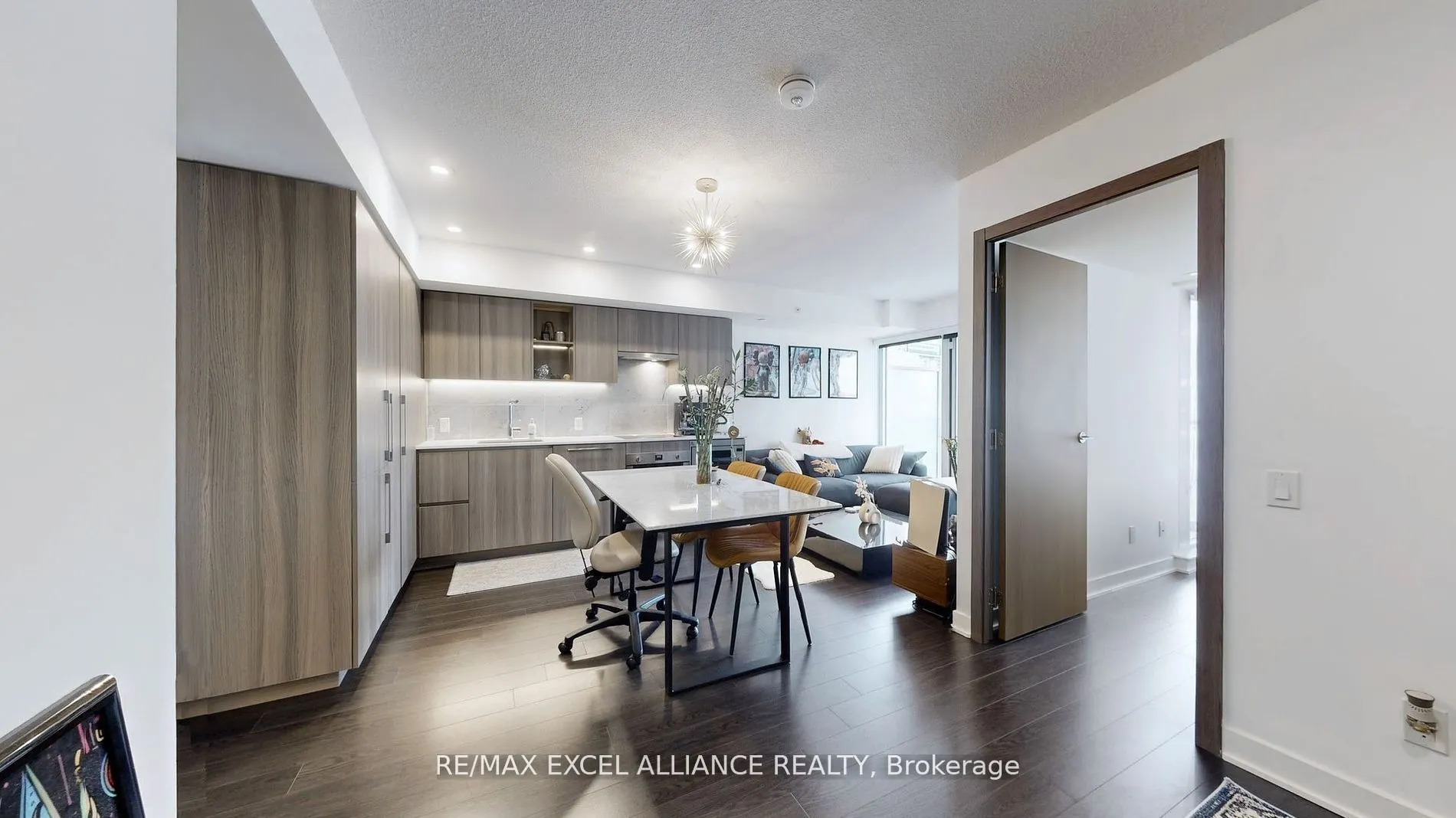 19 Bathurst Street, #1810