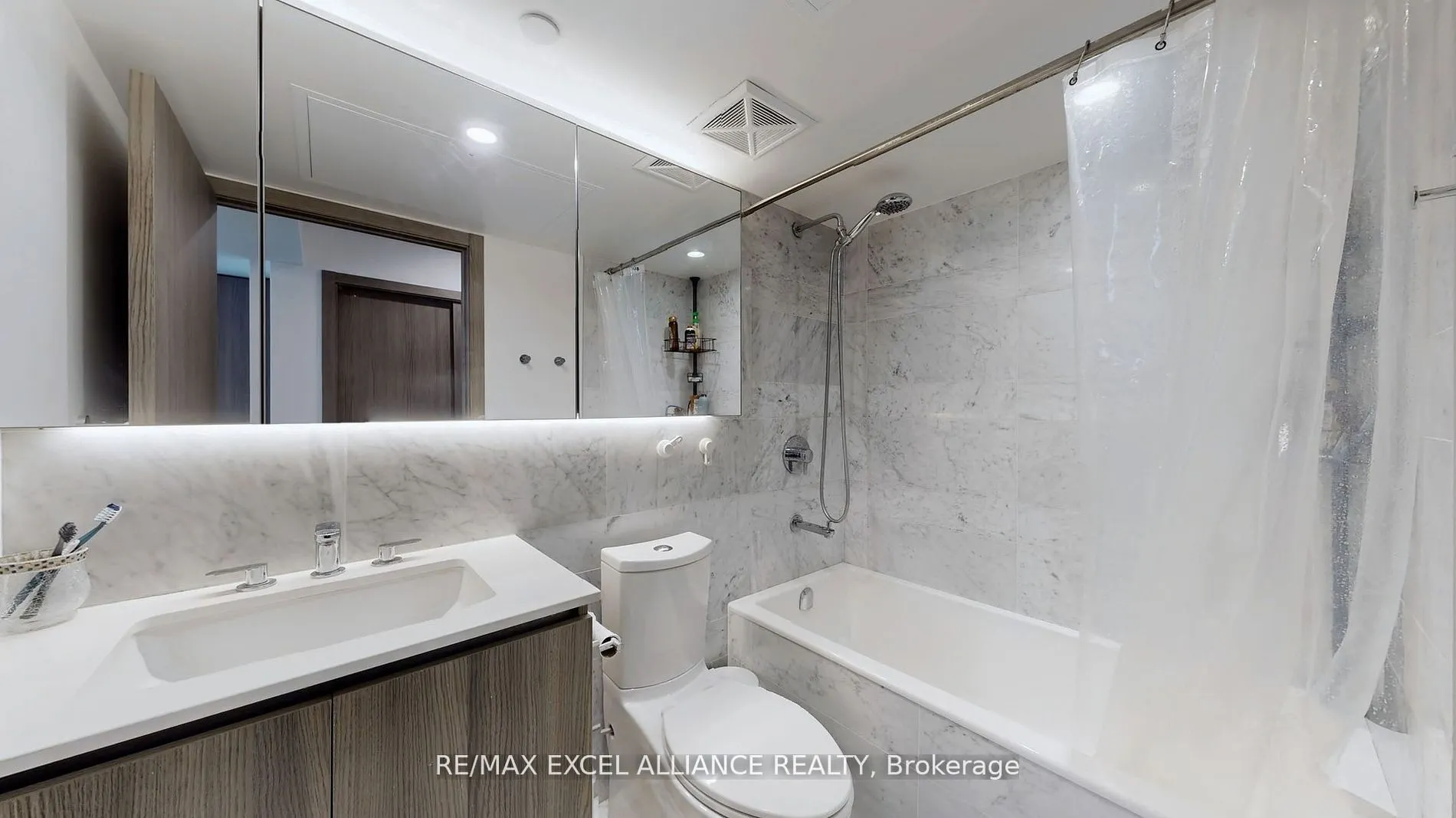 19 Bathurst Street, #1810