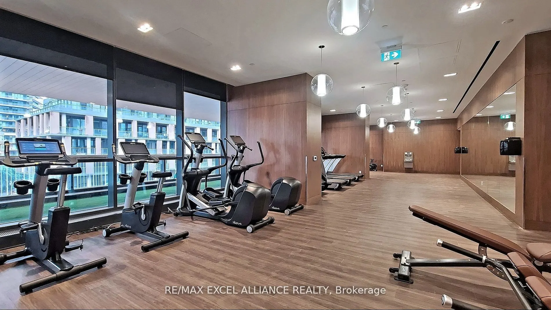 19 Bathurst Street, #1810