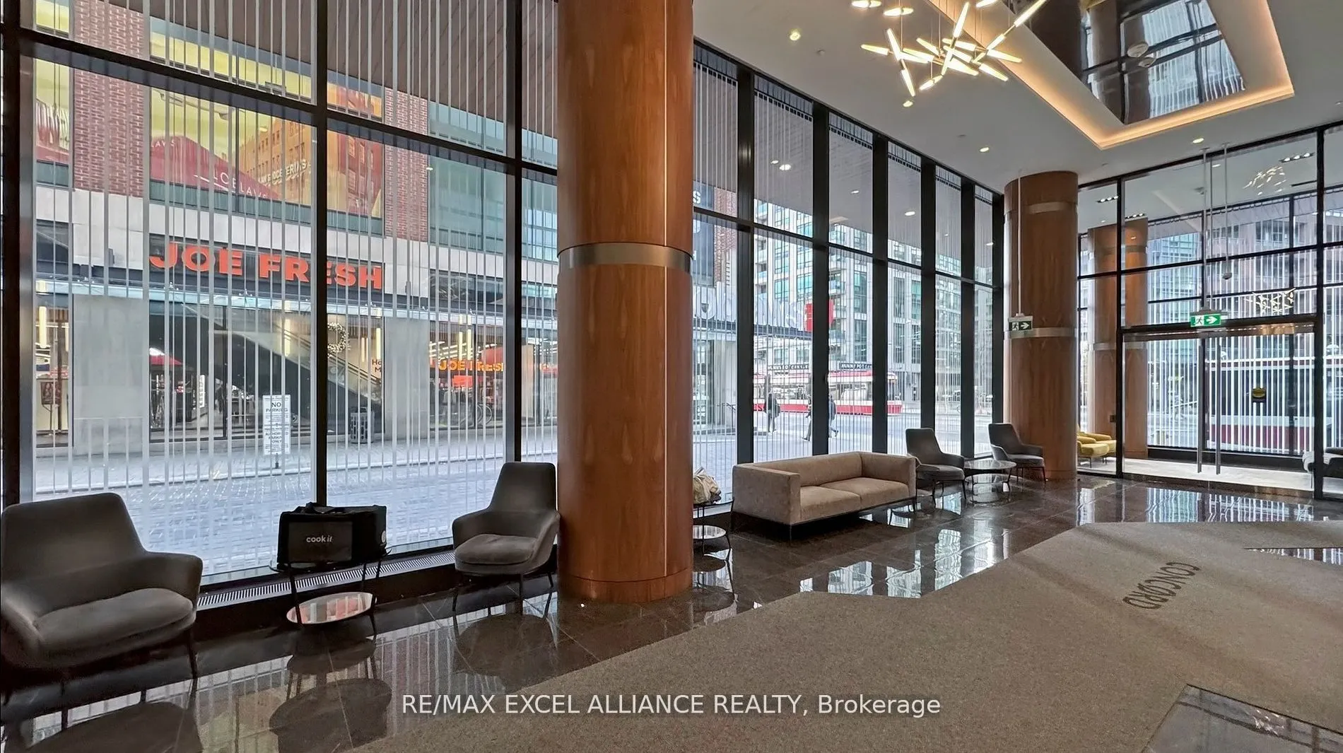 19 Bathurst Street, #1810