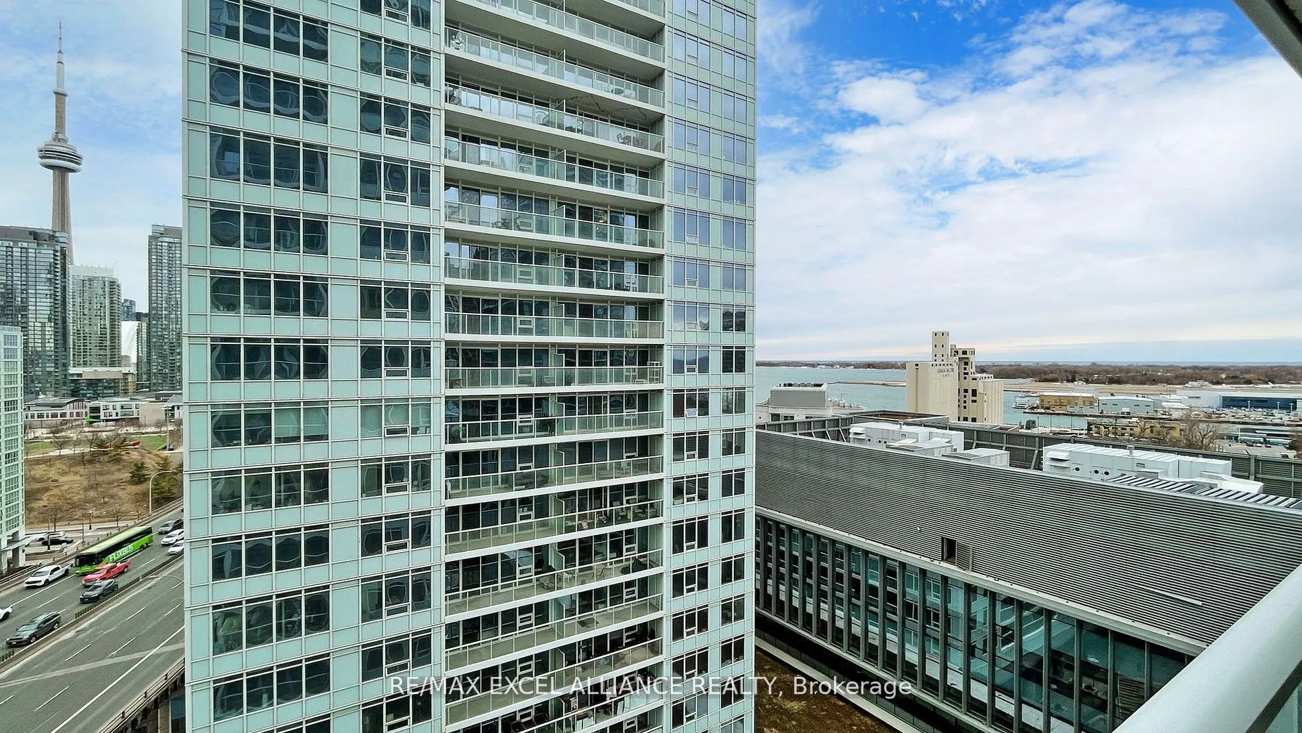 19 Bathurst Street, #1810