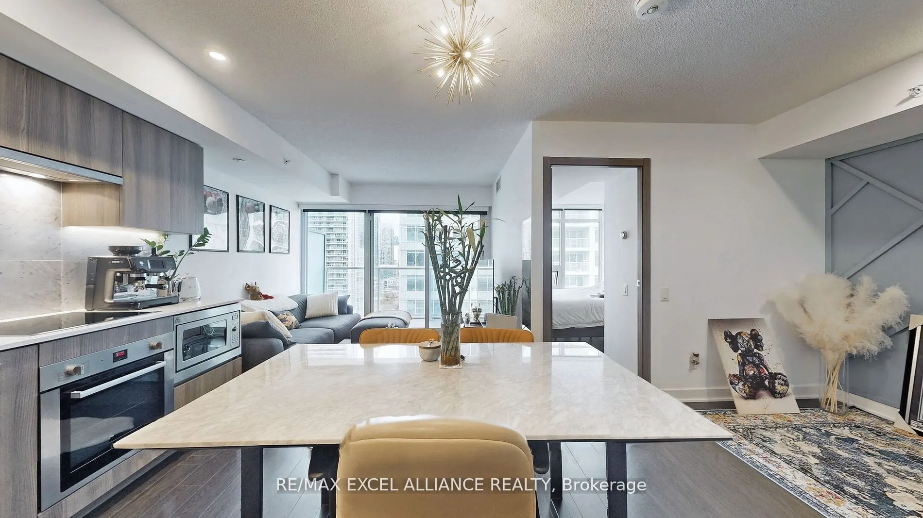 19 Bathurst Street, #1810