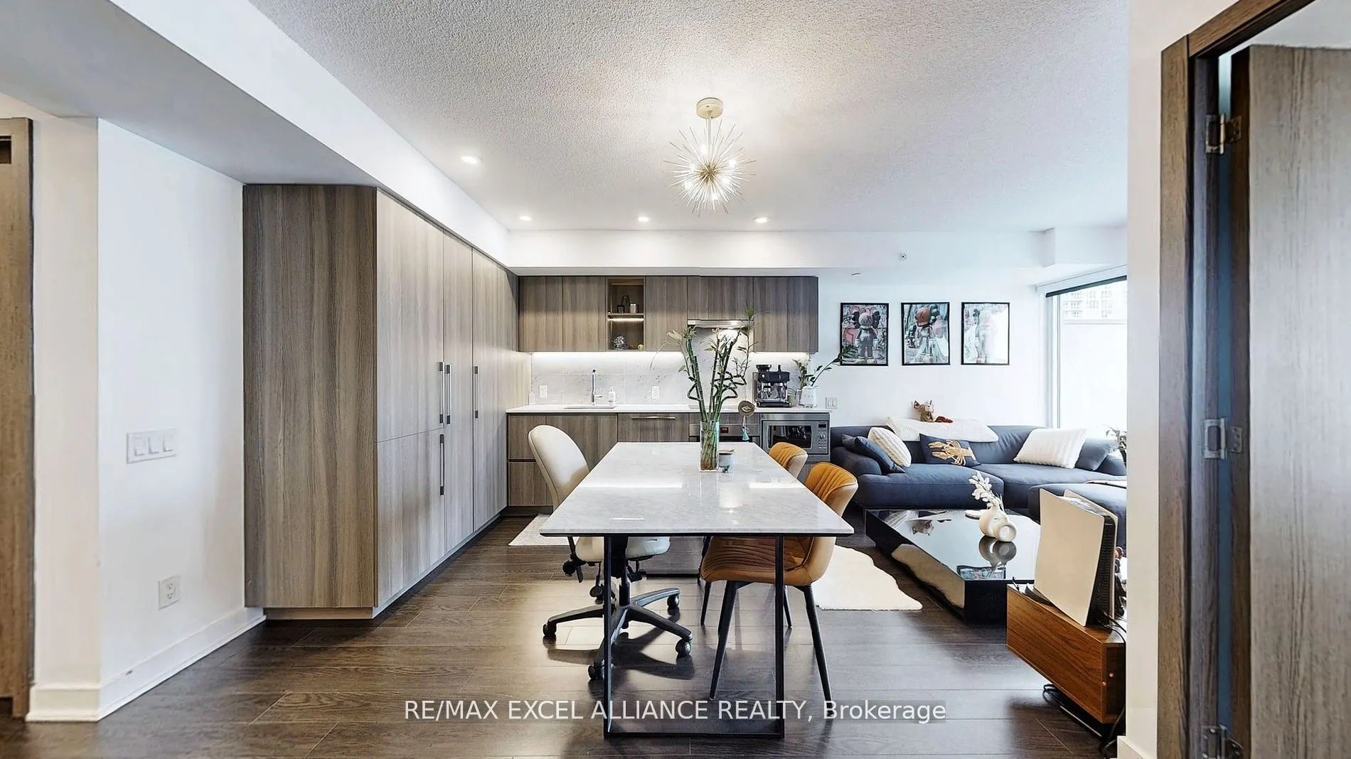 19 Bathurst Street, #1810