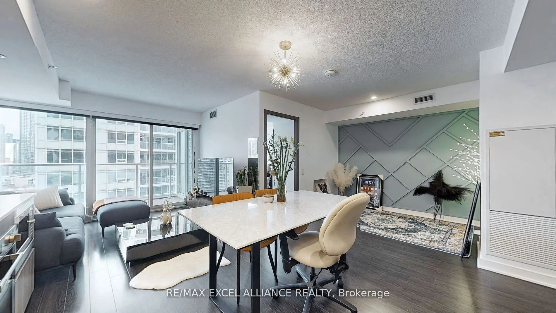 19 Bathurst Street, #1810