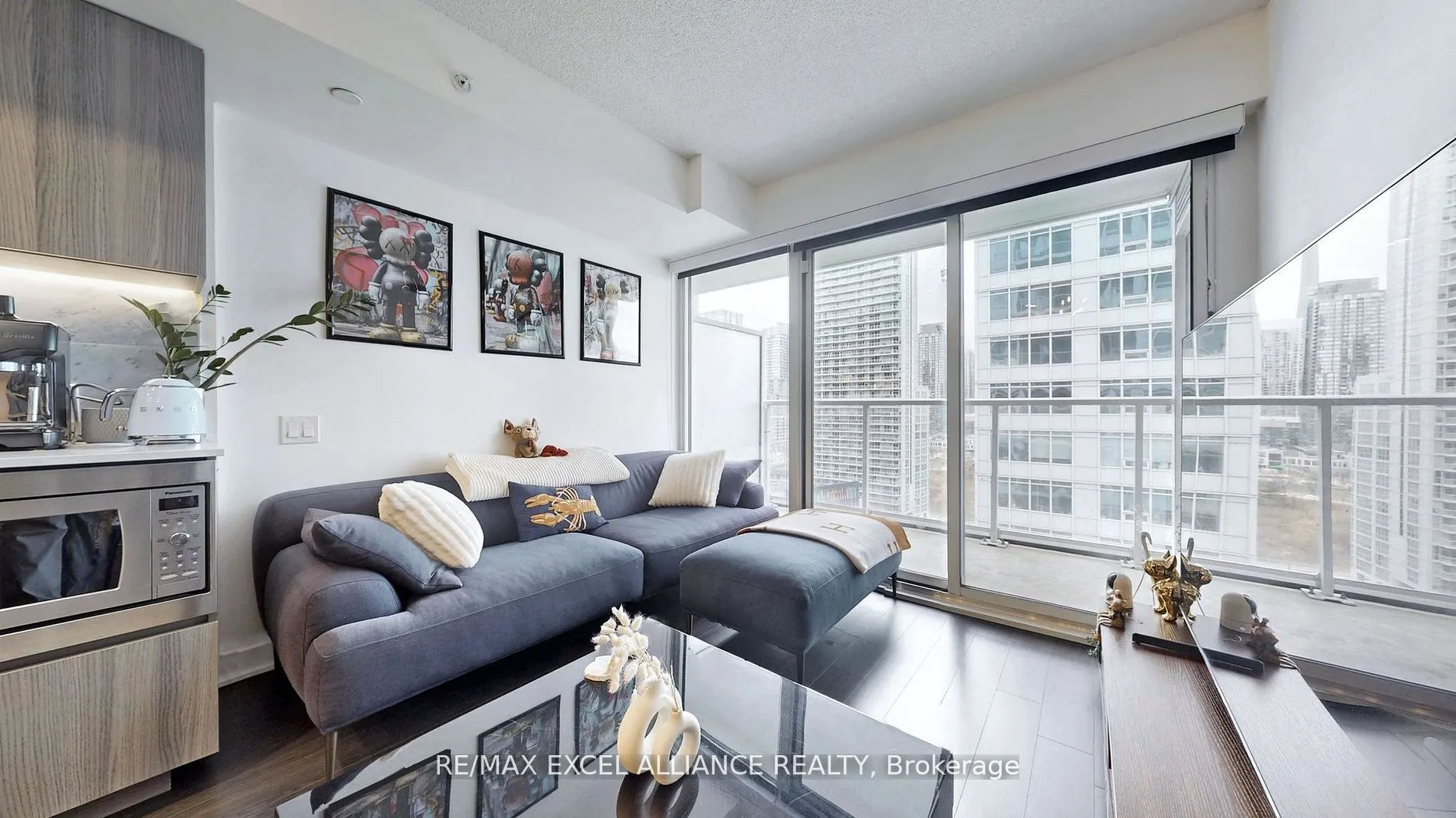 19 Bathurst Street, #1810