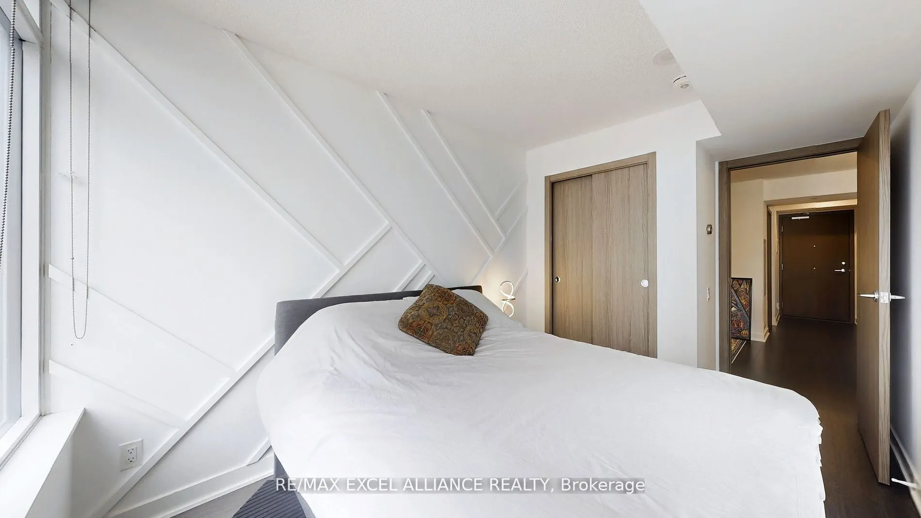 19 Bathurst Street, #1810