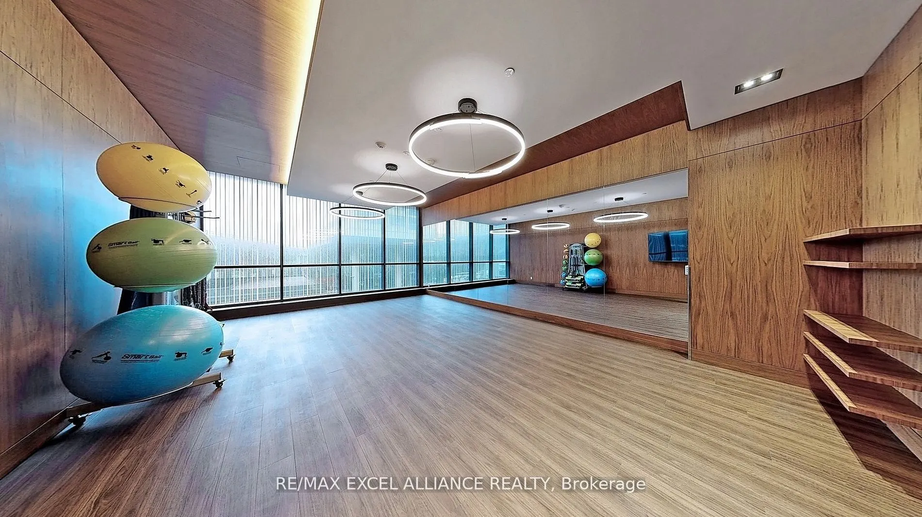 19 Bathurst Street, #1810