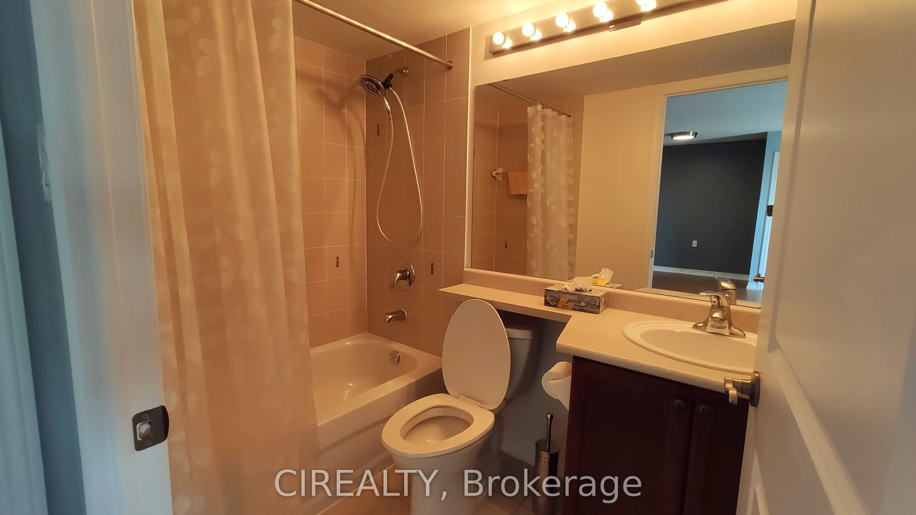 872 Sheppard Avenue W, #607