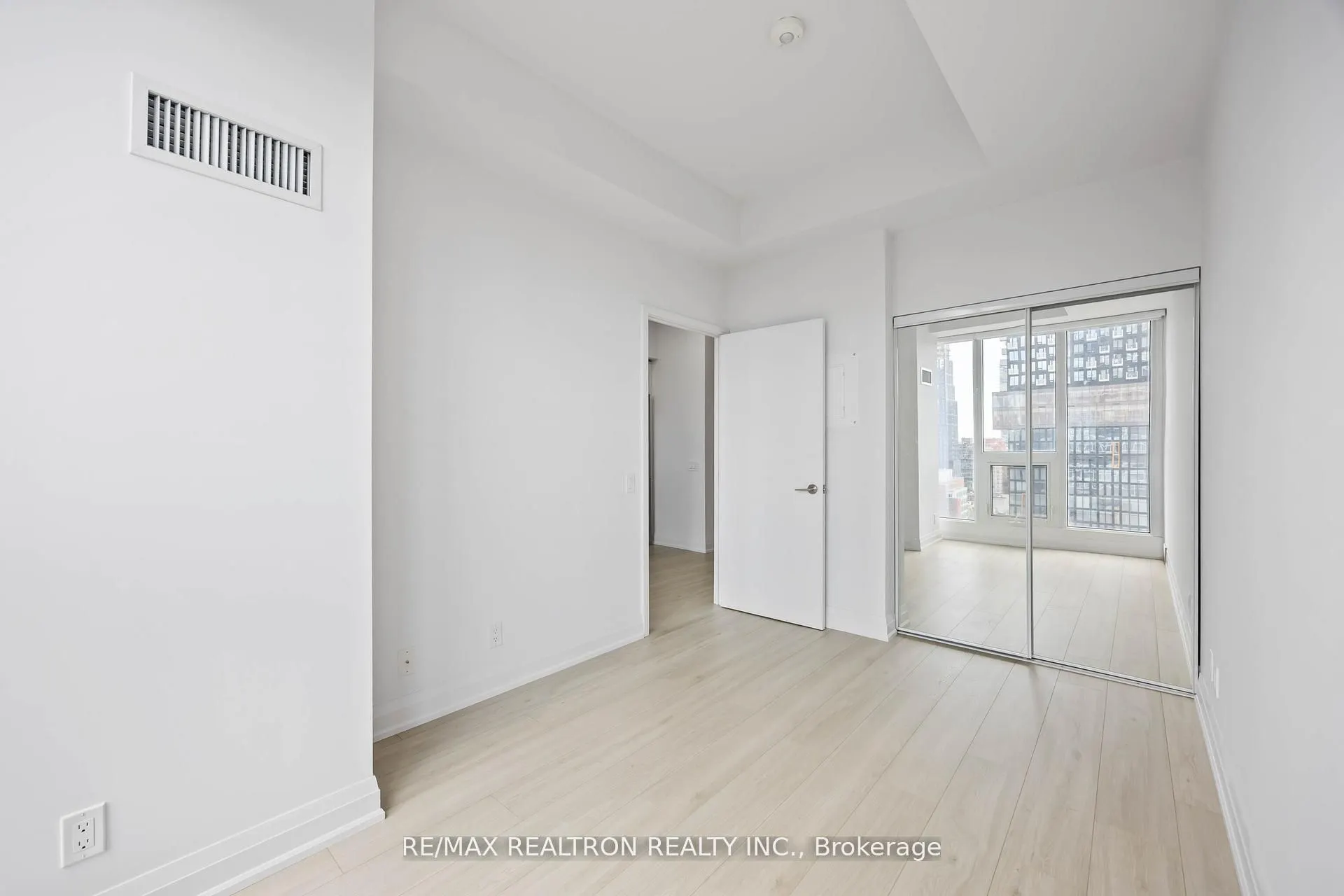 181 Dundas Street E, #1207