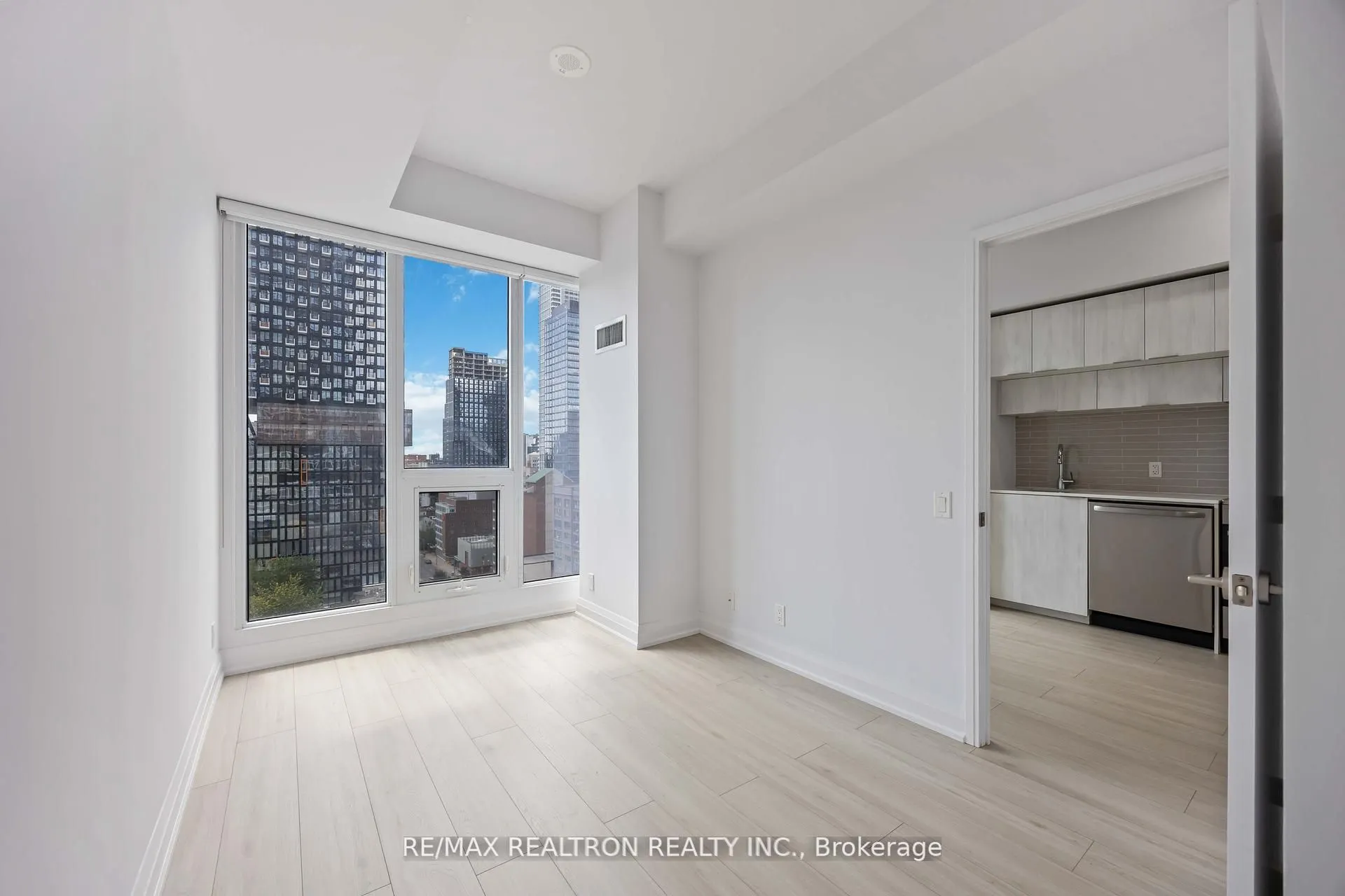 181 Dundas Street E, #1207