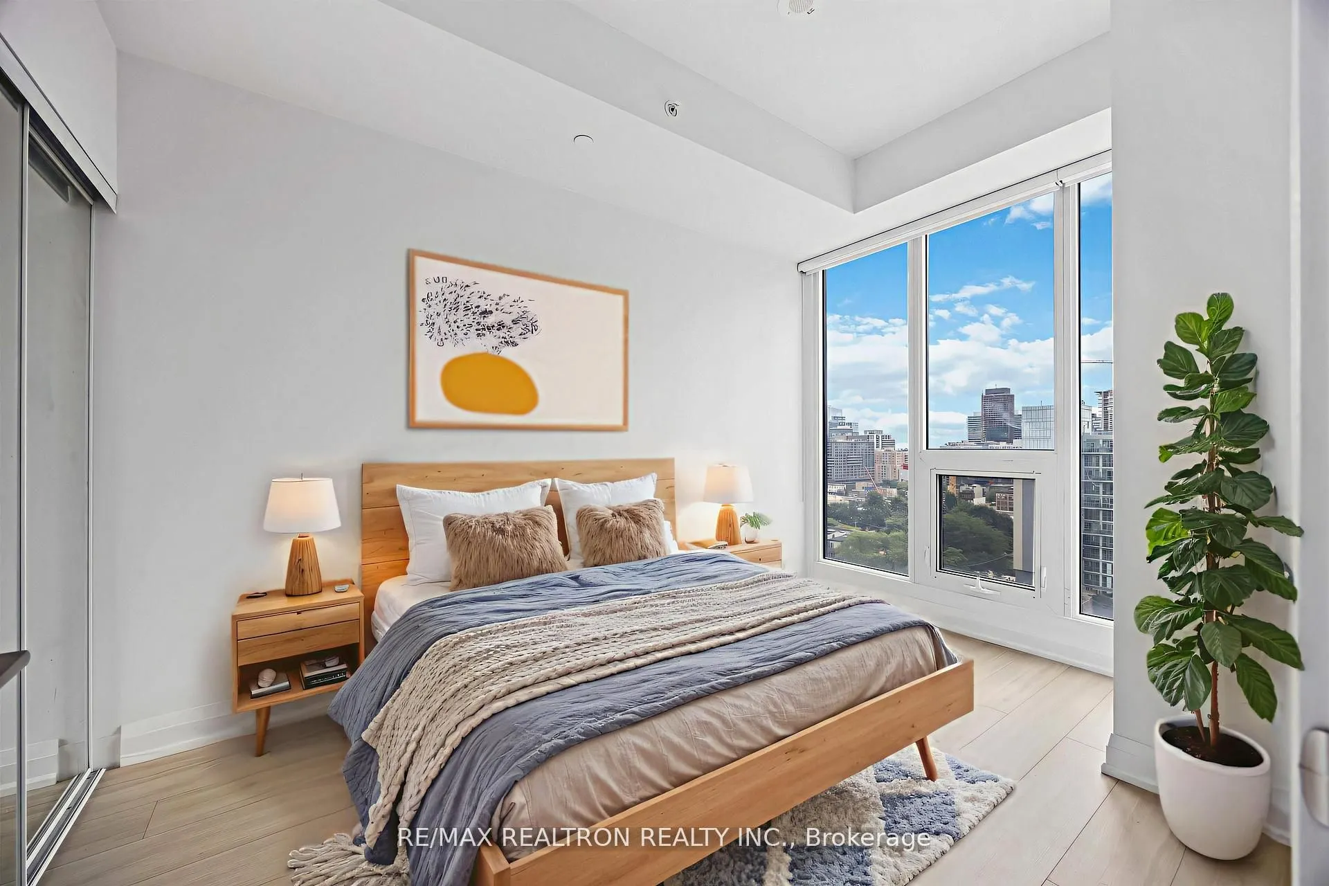 181 Dundas Street E, #1207