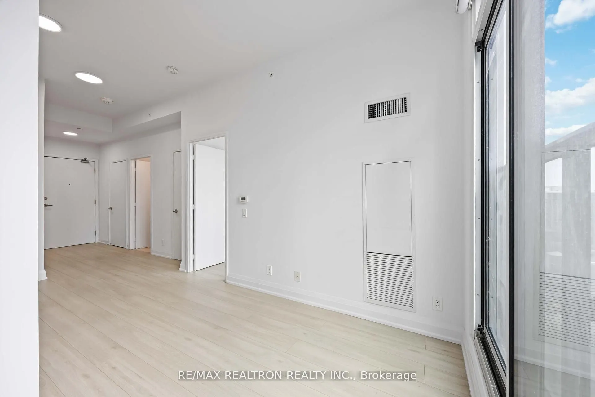 181 Dundas Street E, #1207