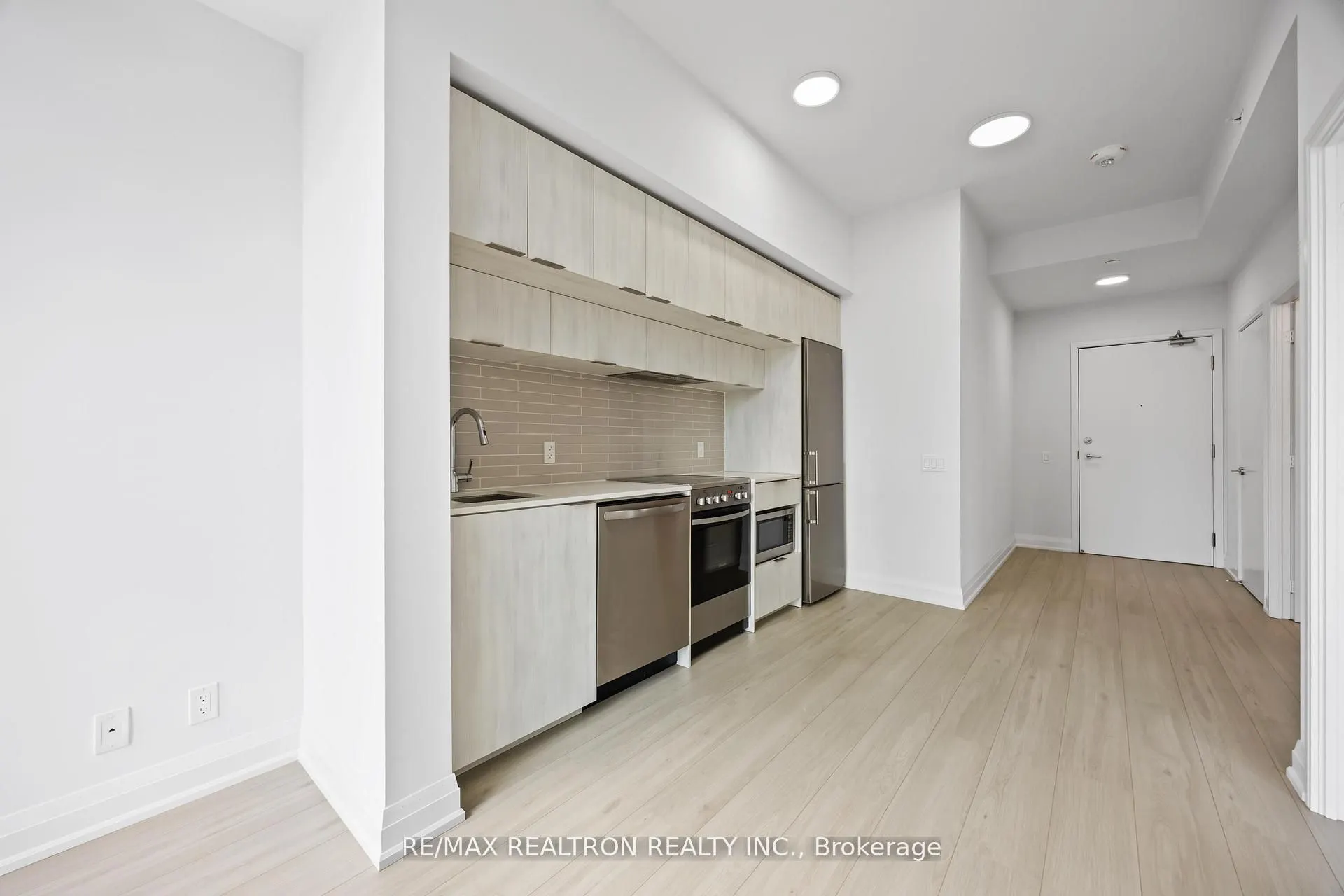 181 Dundas Street E, #1207