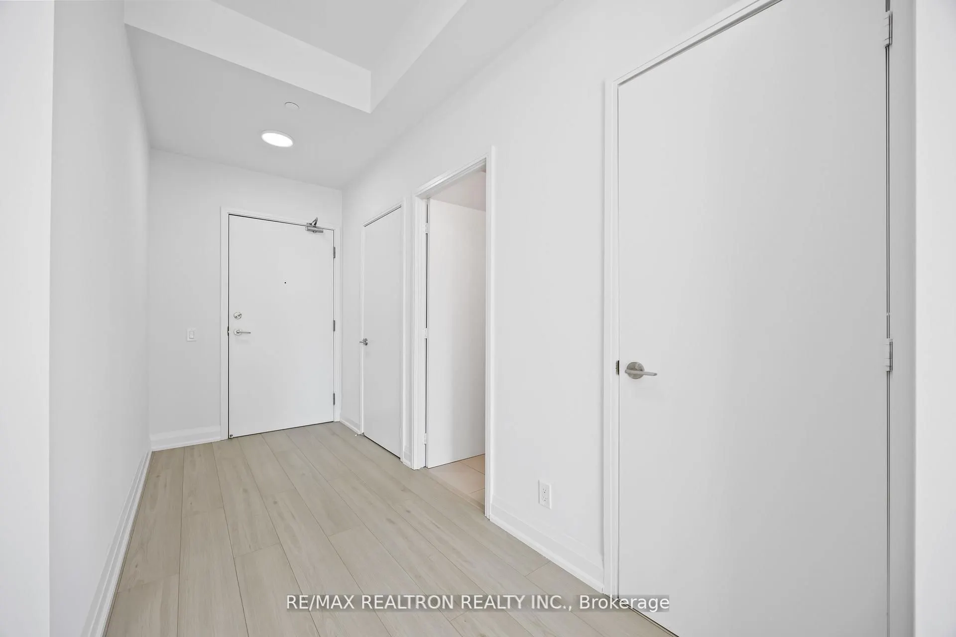 181 Dundas Street E, #1207