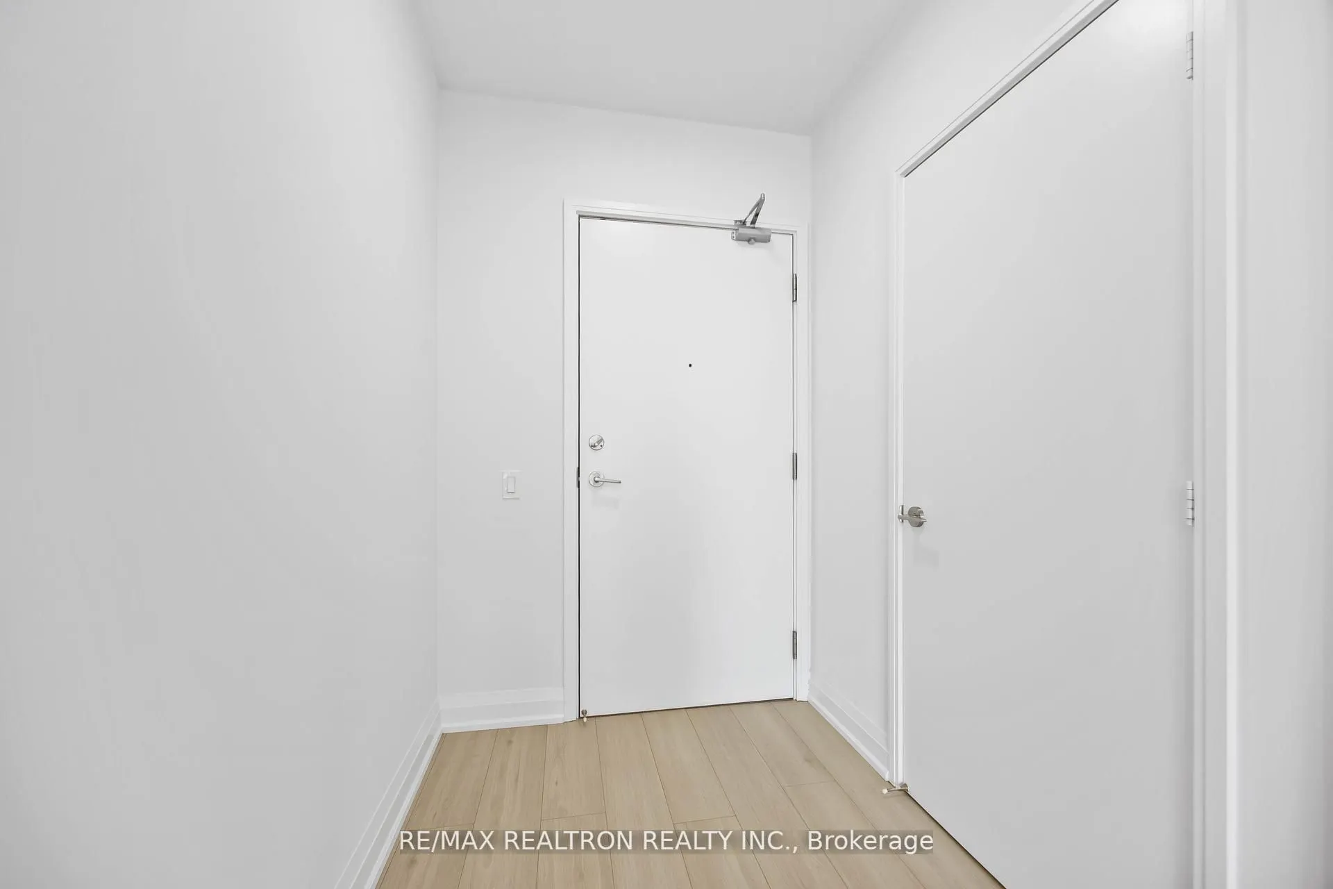 181 Dundas Street E, #1207