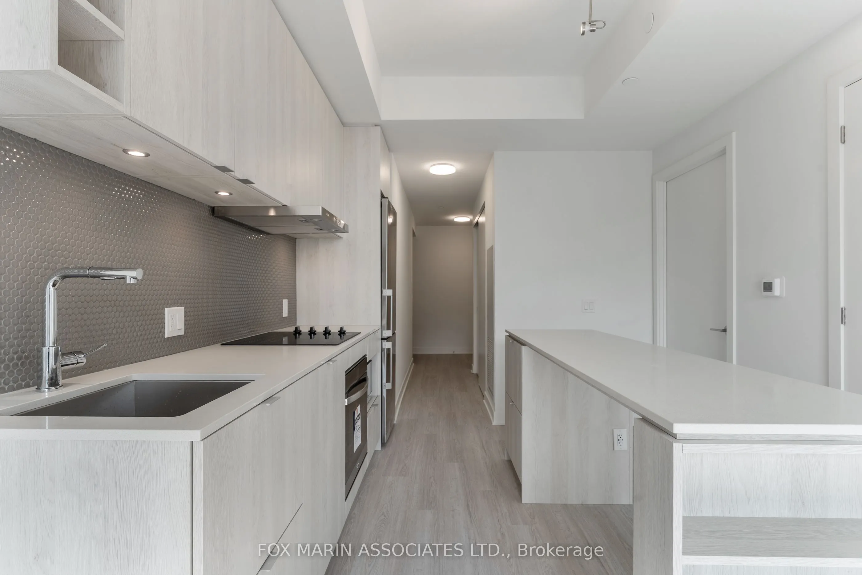 11 Yorkville Avenue, #816